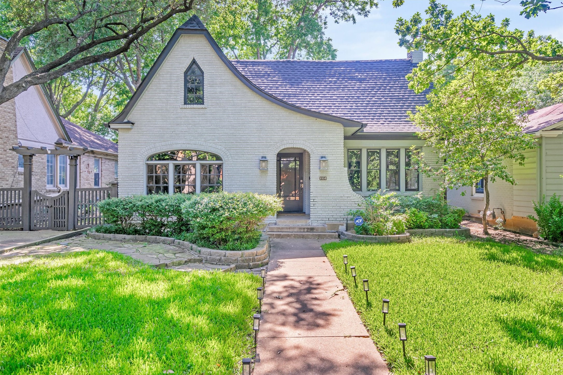 1151 N Winnetka Avenue