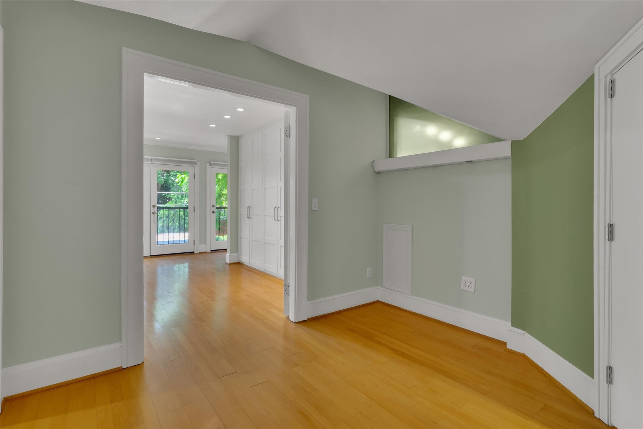 1151 N Winnetka Avenue