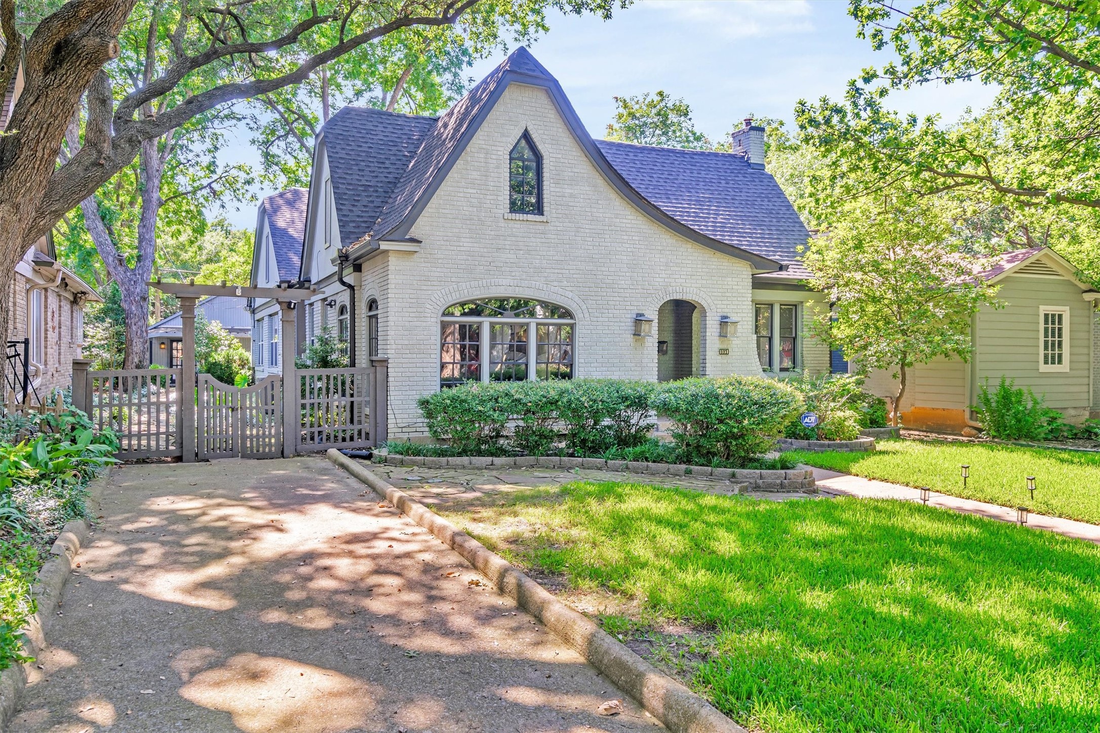 1151 N Winnetka Avenue