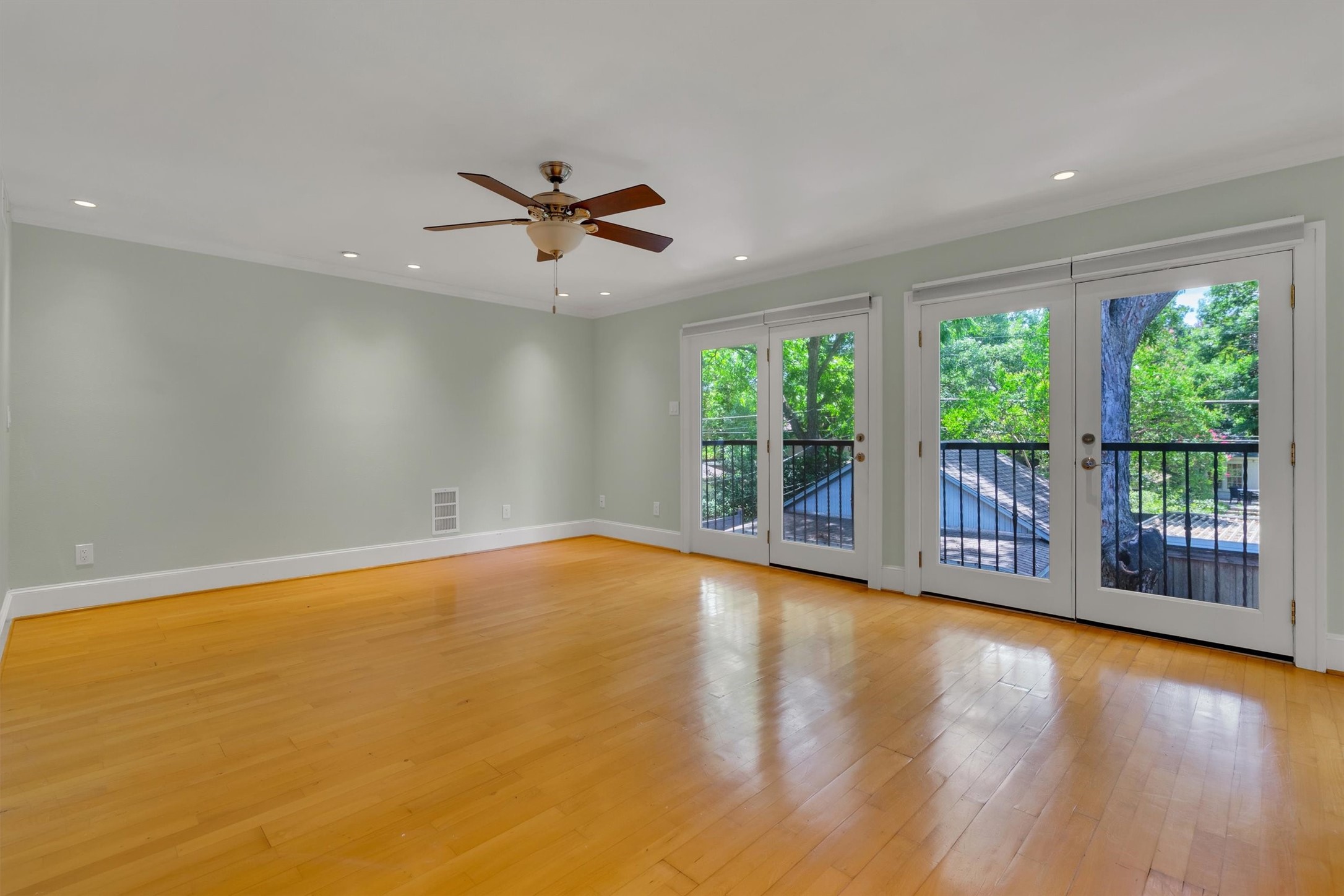 1151 N Winnetka Avenue