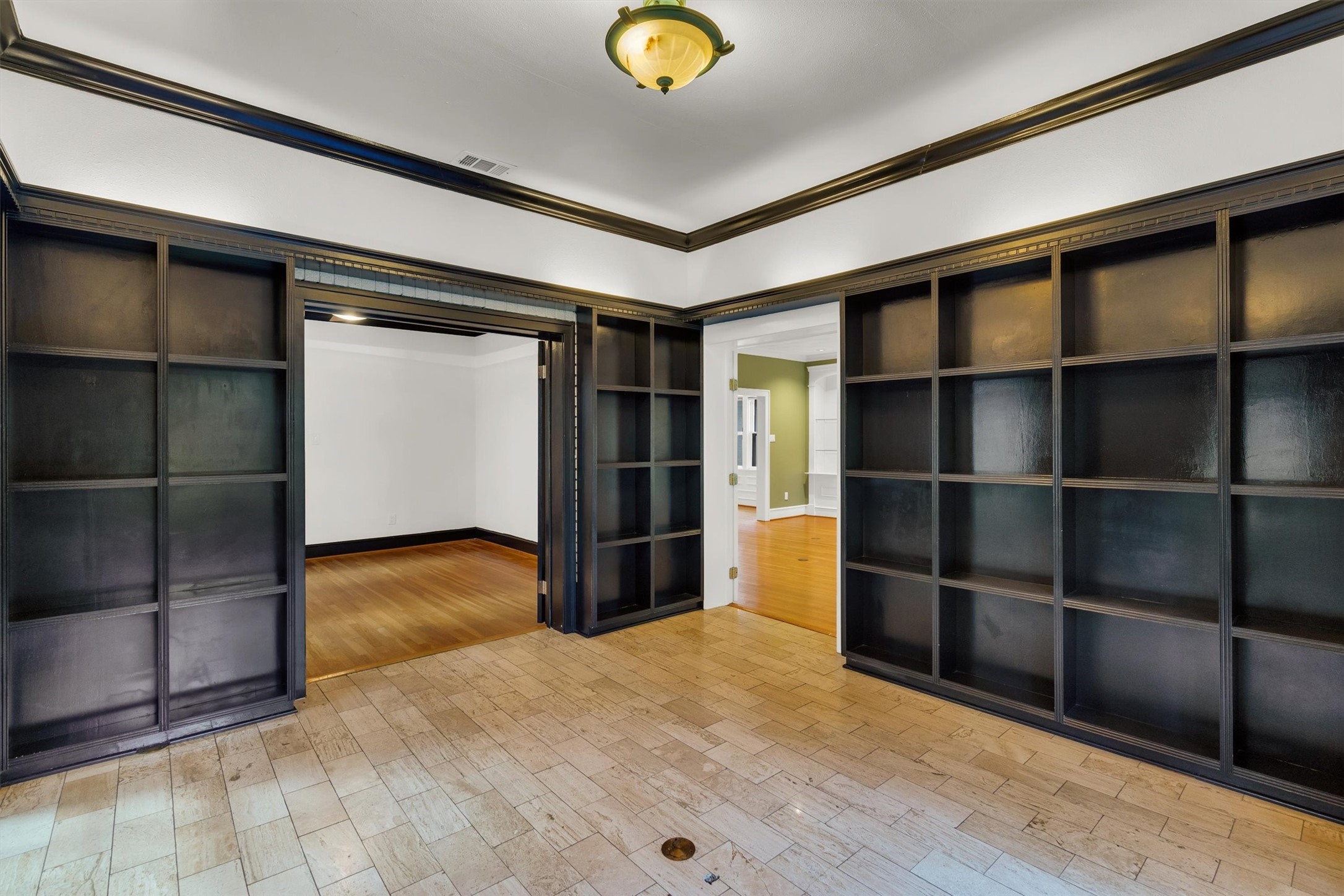 1151 N Winnetka Avenue