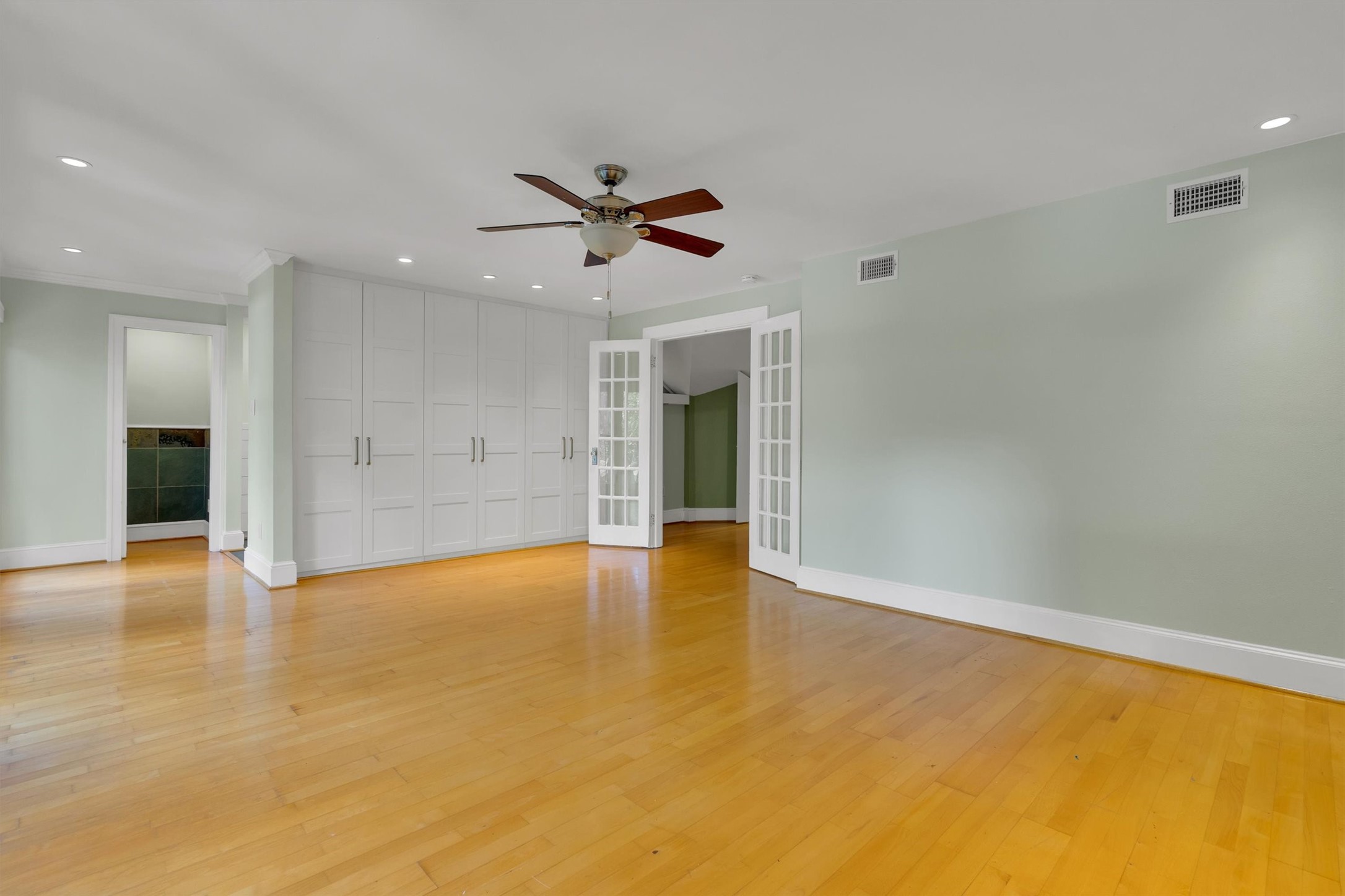 1151 N Winnetka Avenue