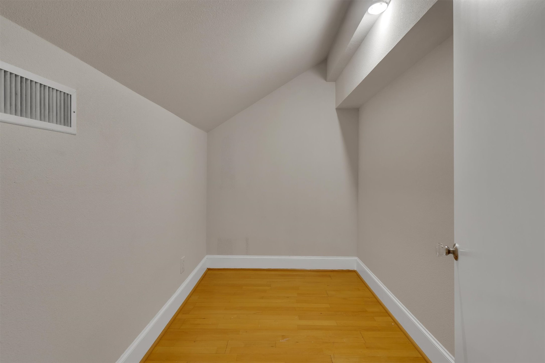 1151 N Winnetka Avenue