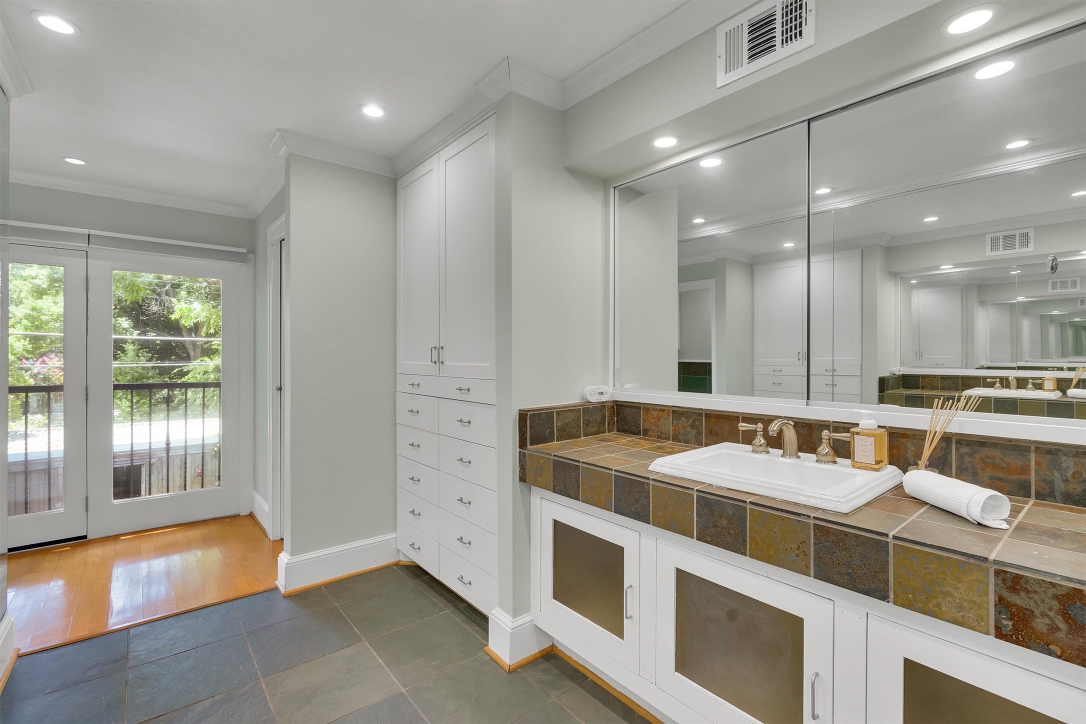 1151 N Winnetka Avenue