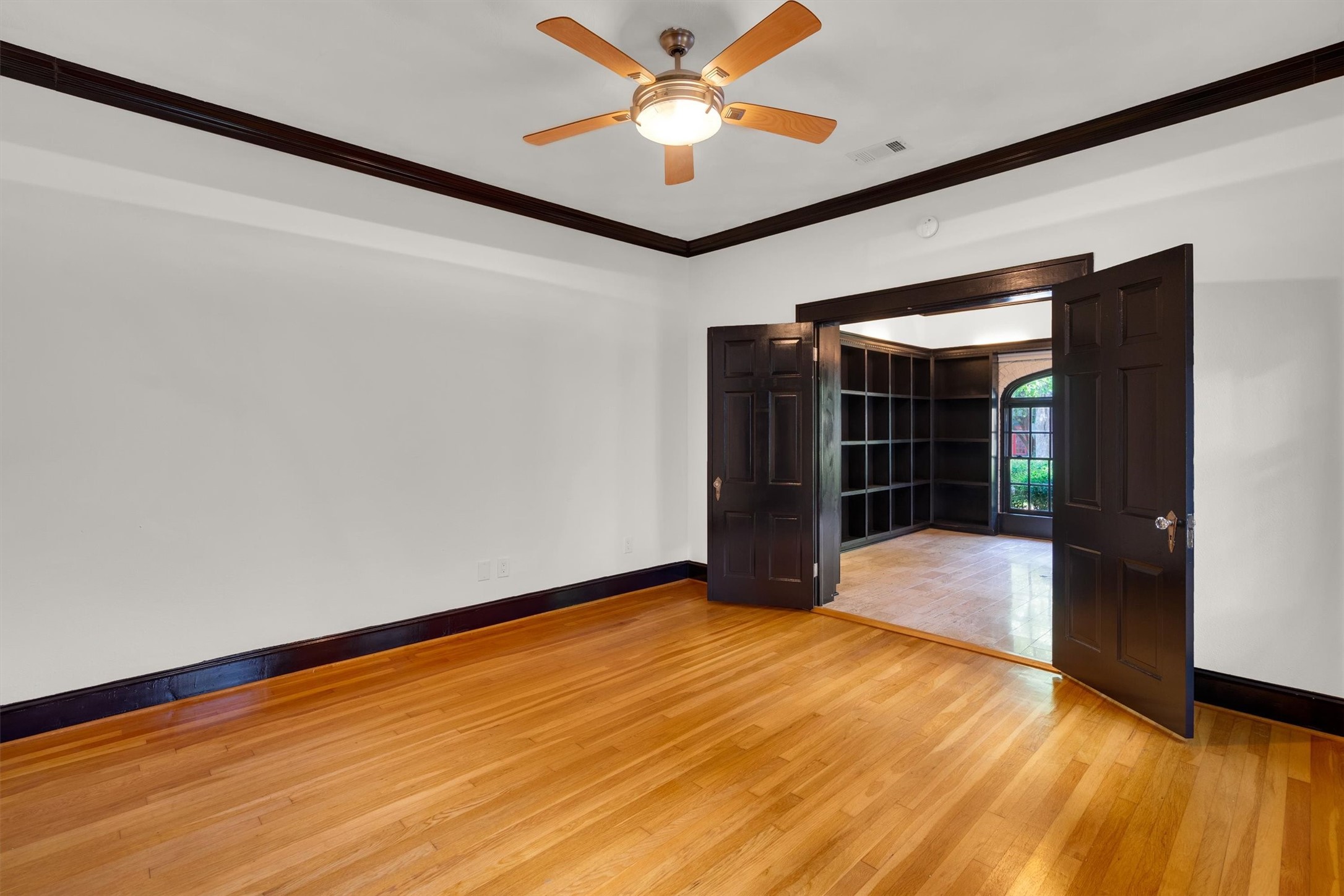 1151 N Winnetka Avenue