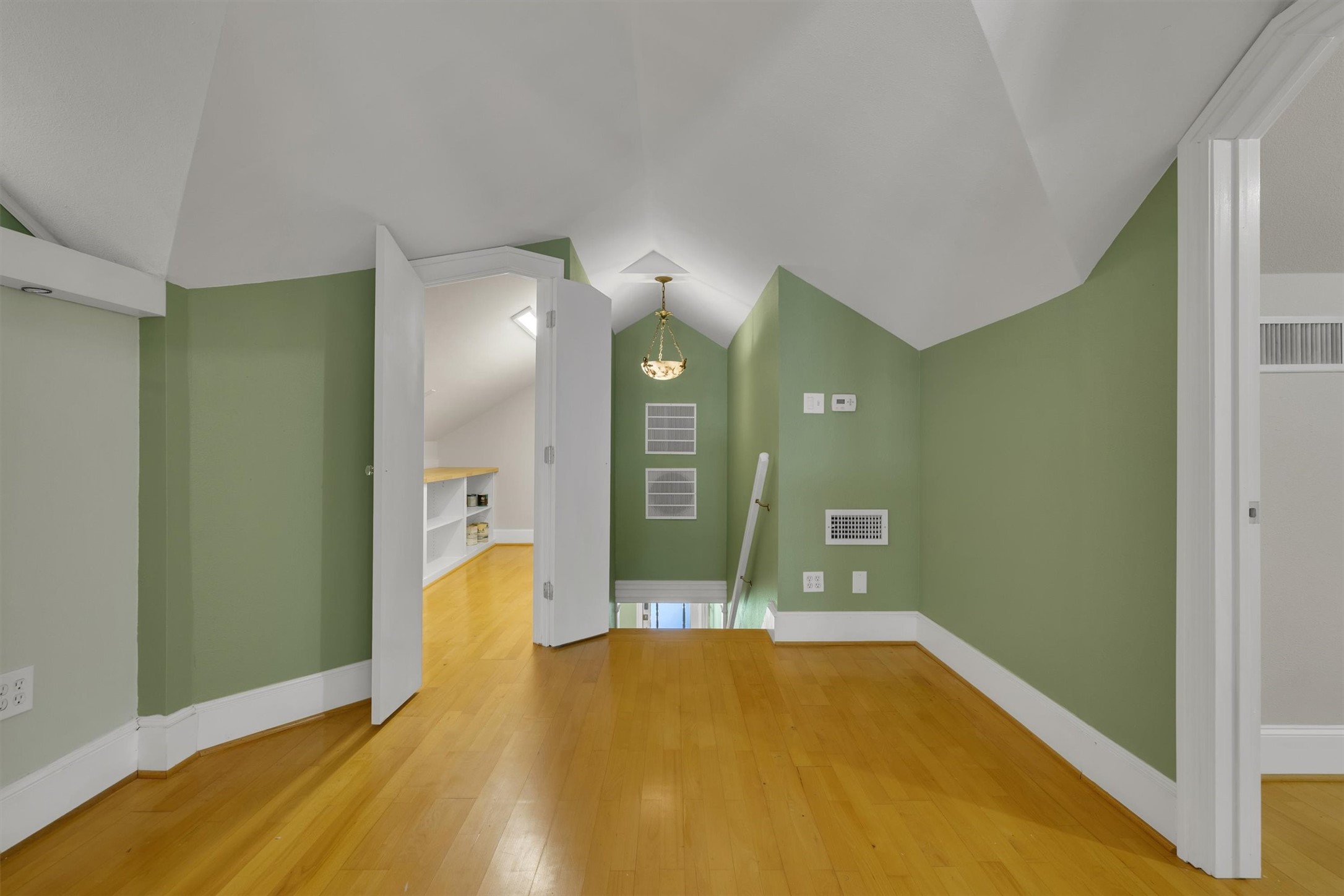 1151 N Winnetka Avenue