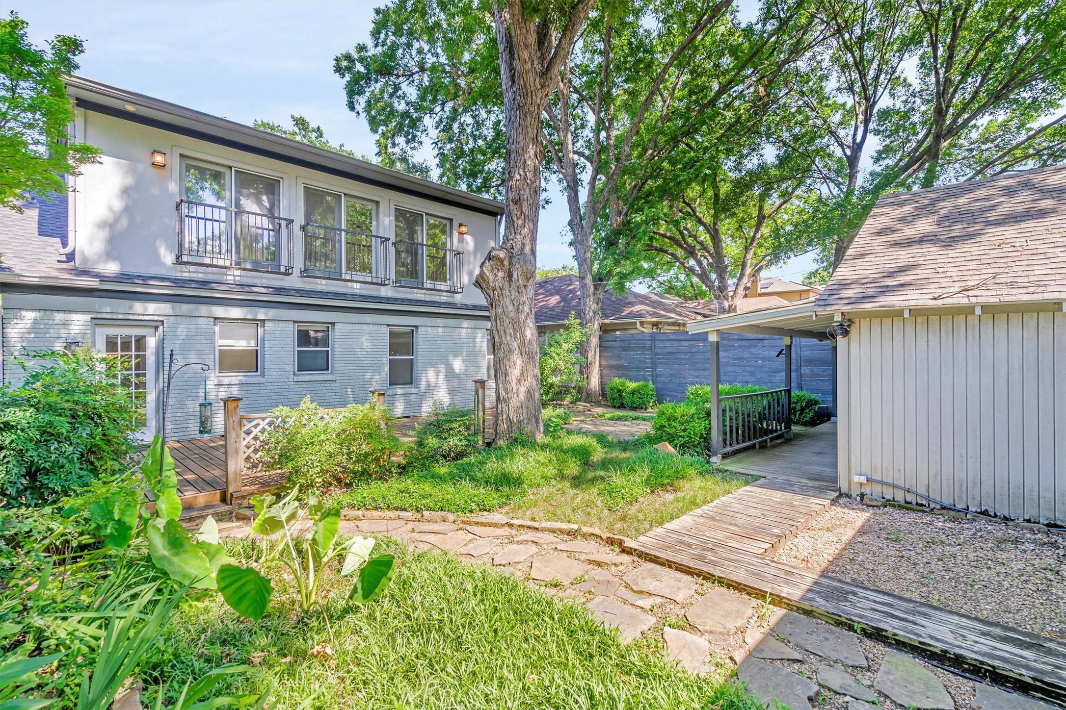 1151 N Winnetka Avenue