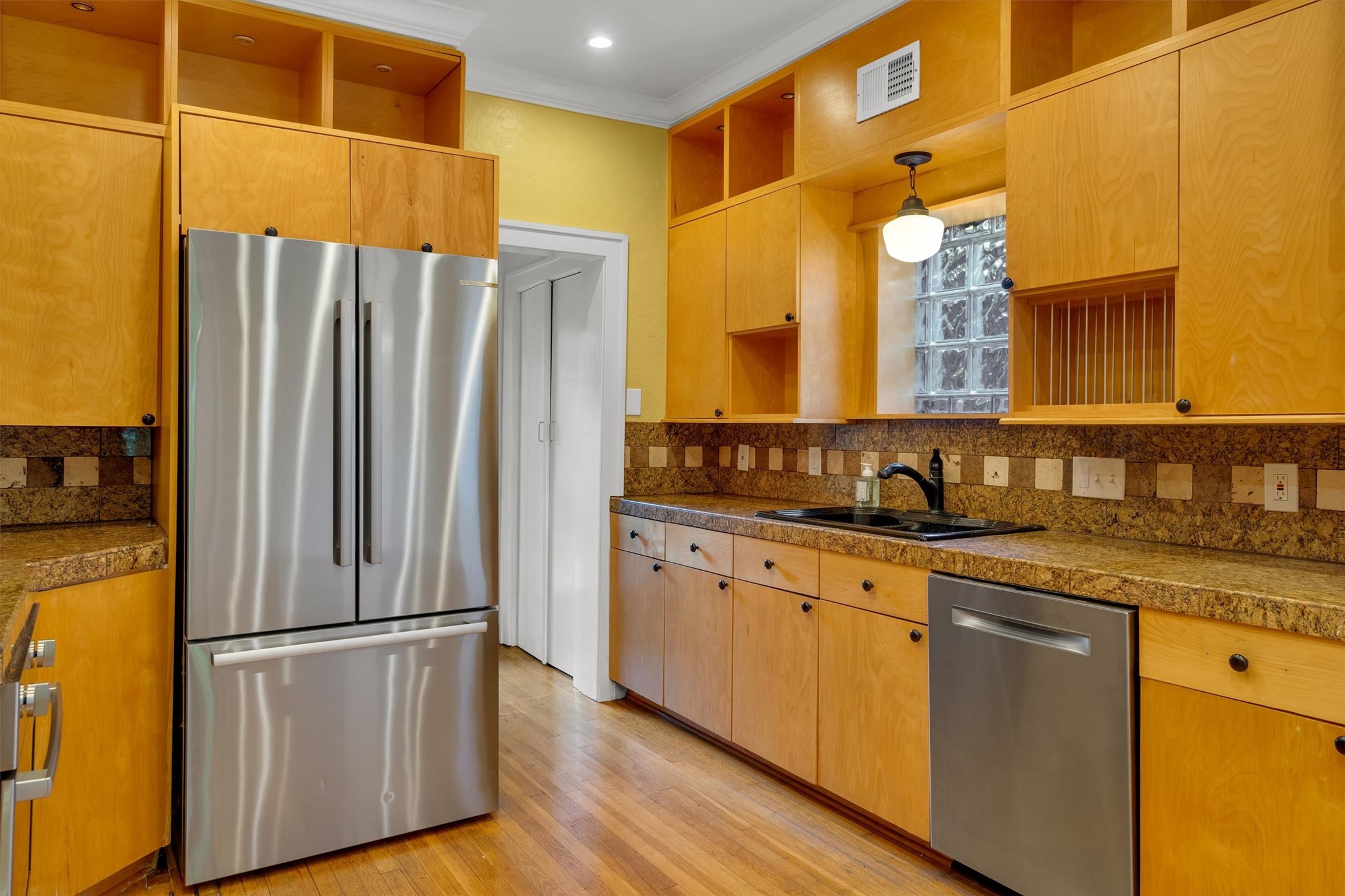 1151 N Winnetka Avenue