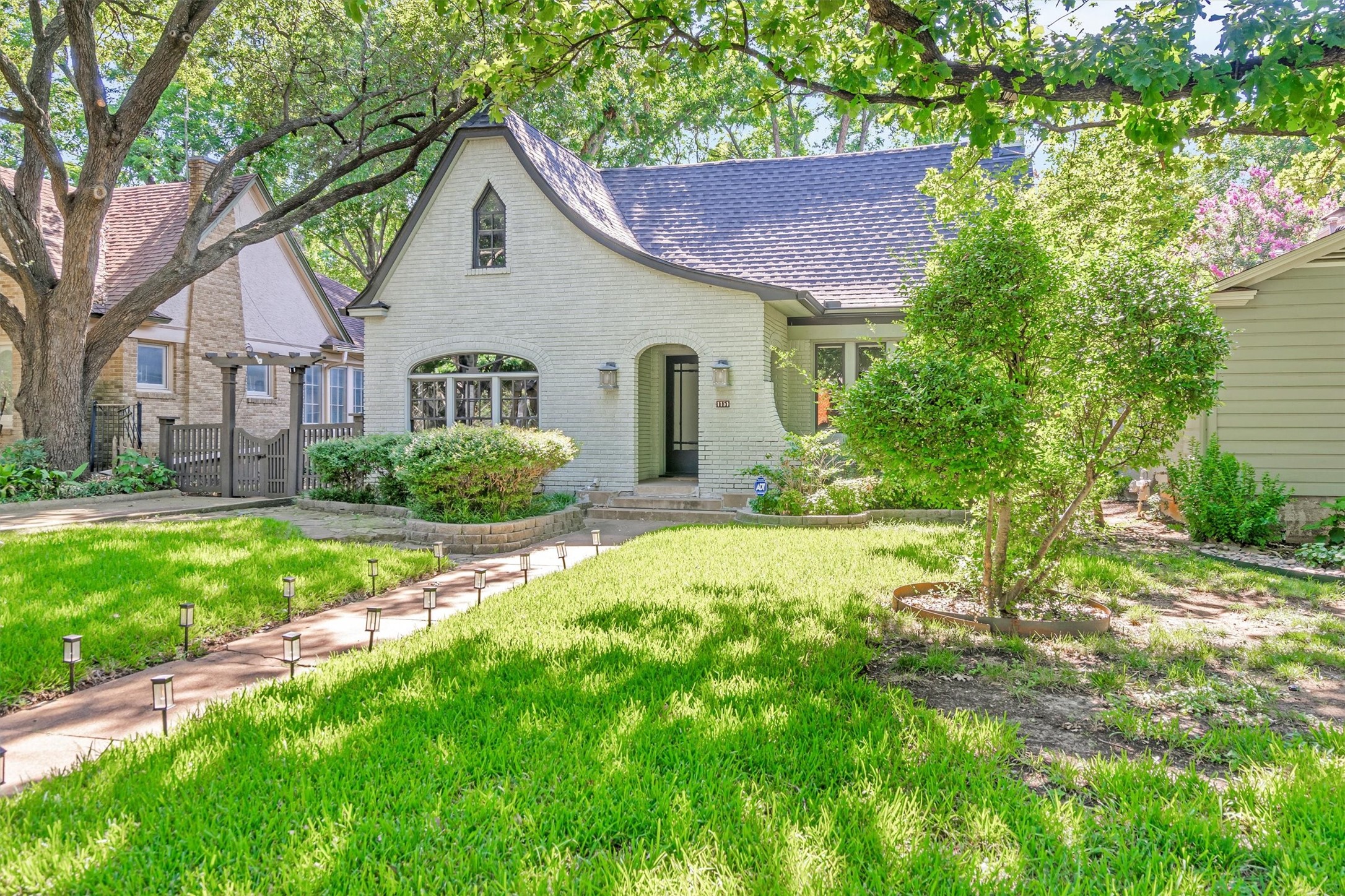 1151 N Winnetka Avenue