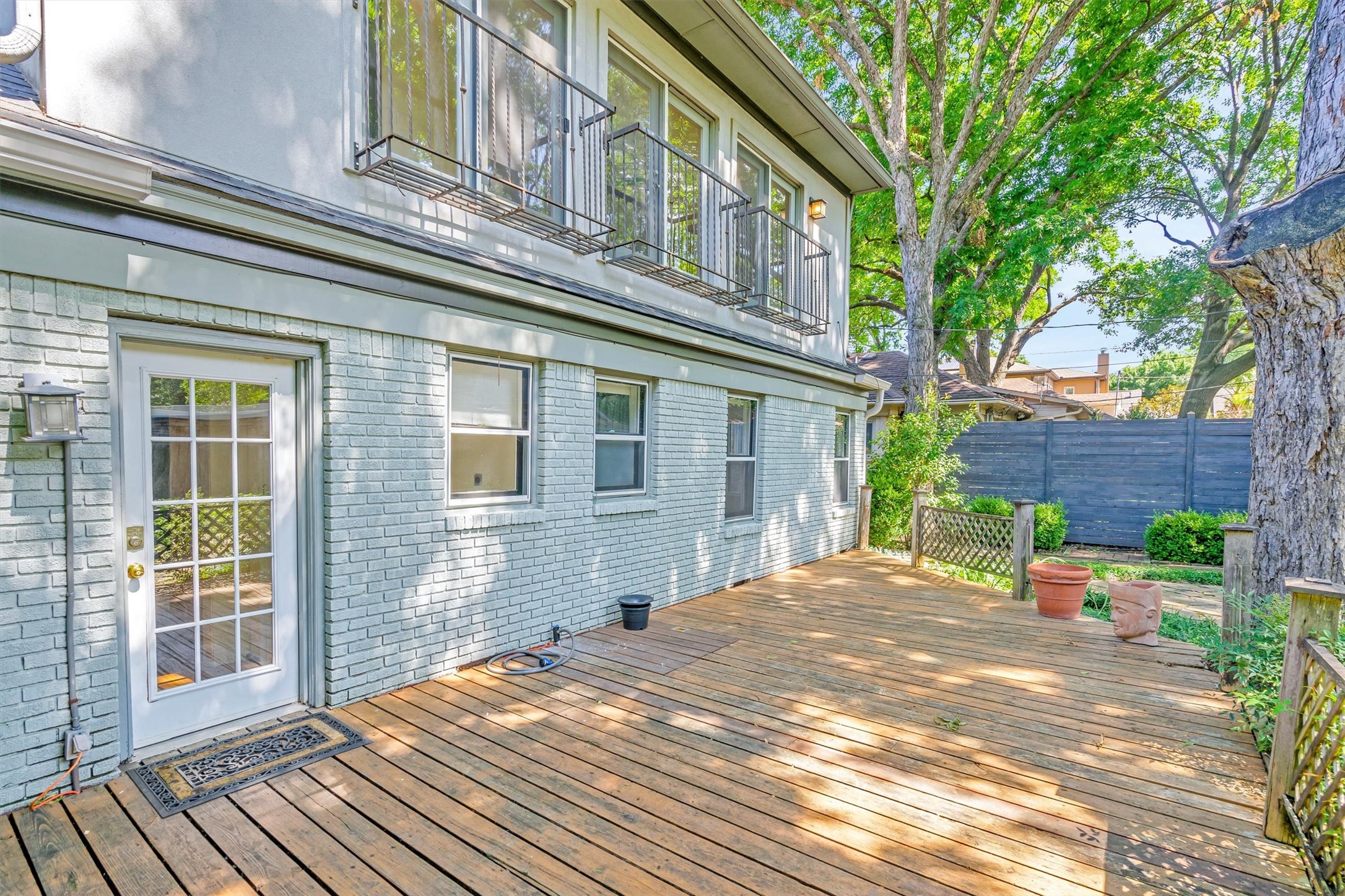 1151 N Winnetka Avenue