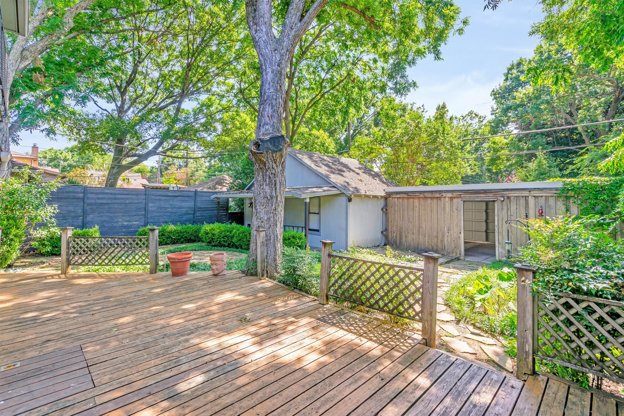 1151 N Winnetka Avenue