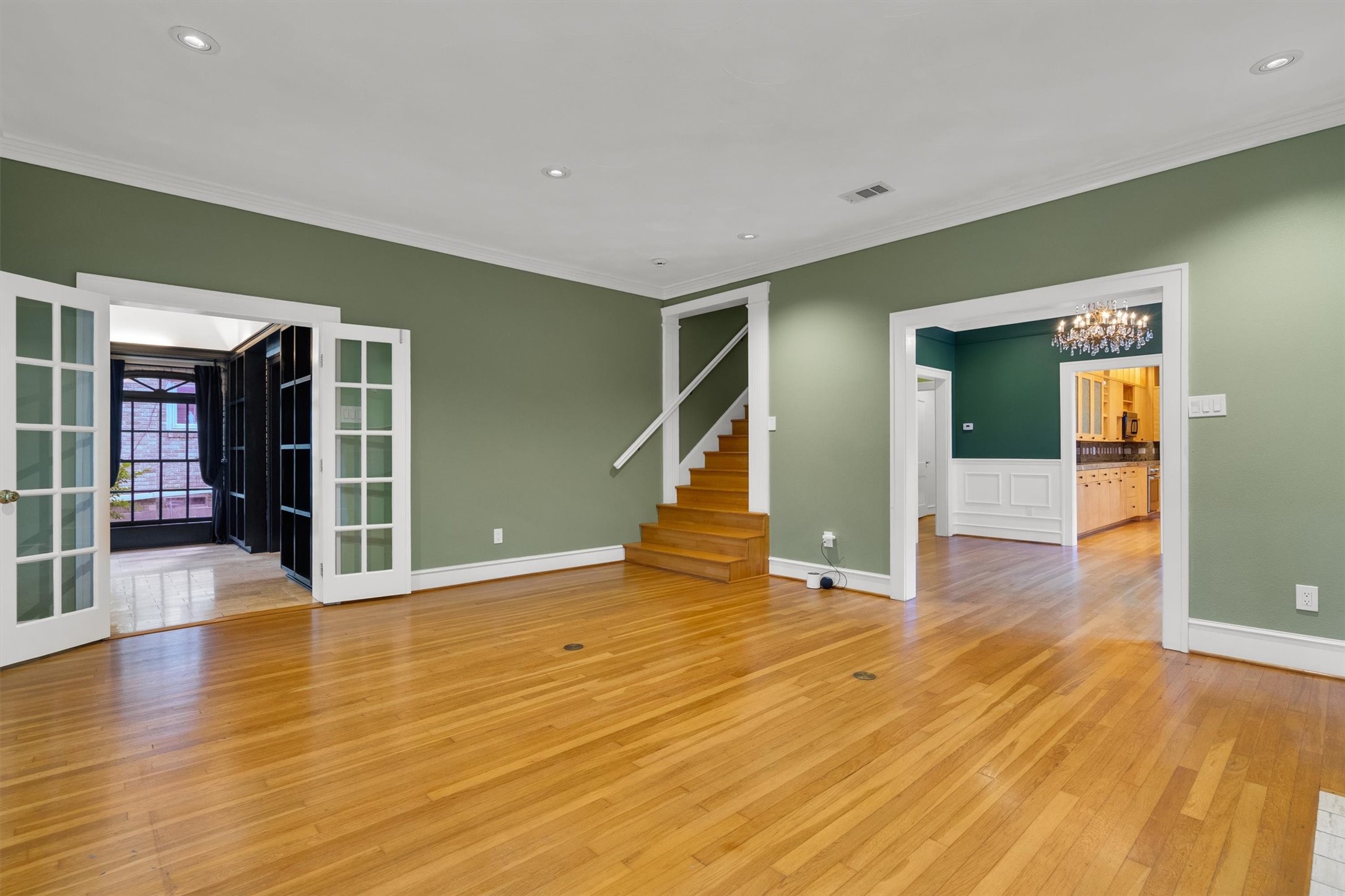 1151 N Winnetka Avenue