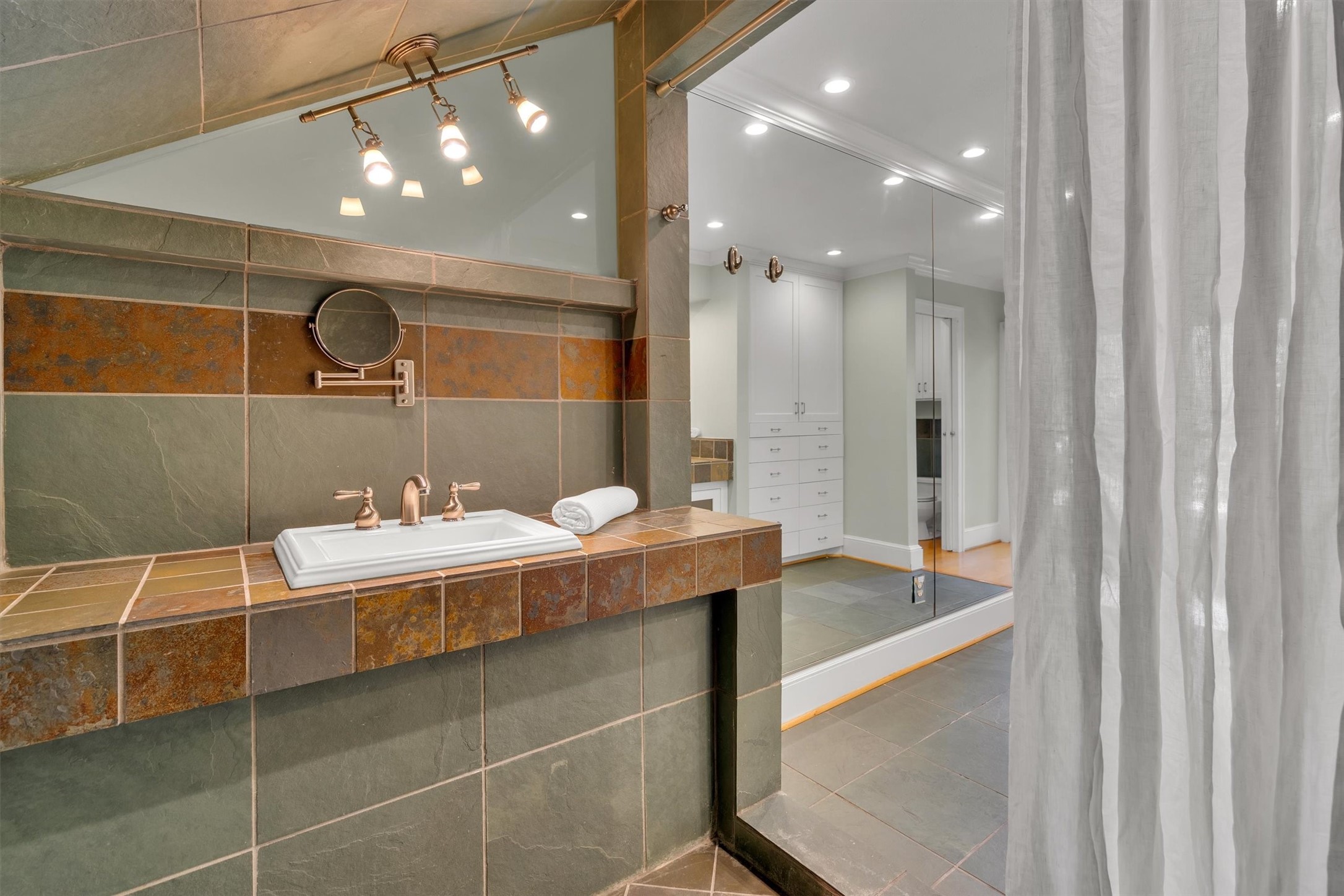 1151 N Winnetka Avenue