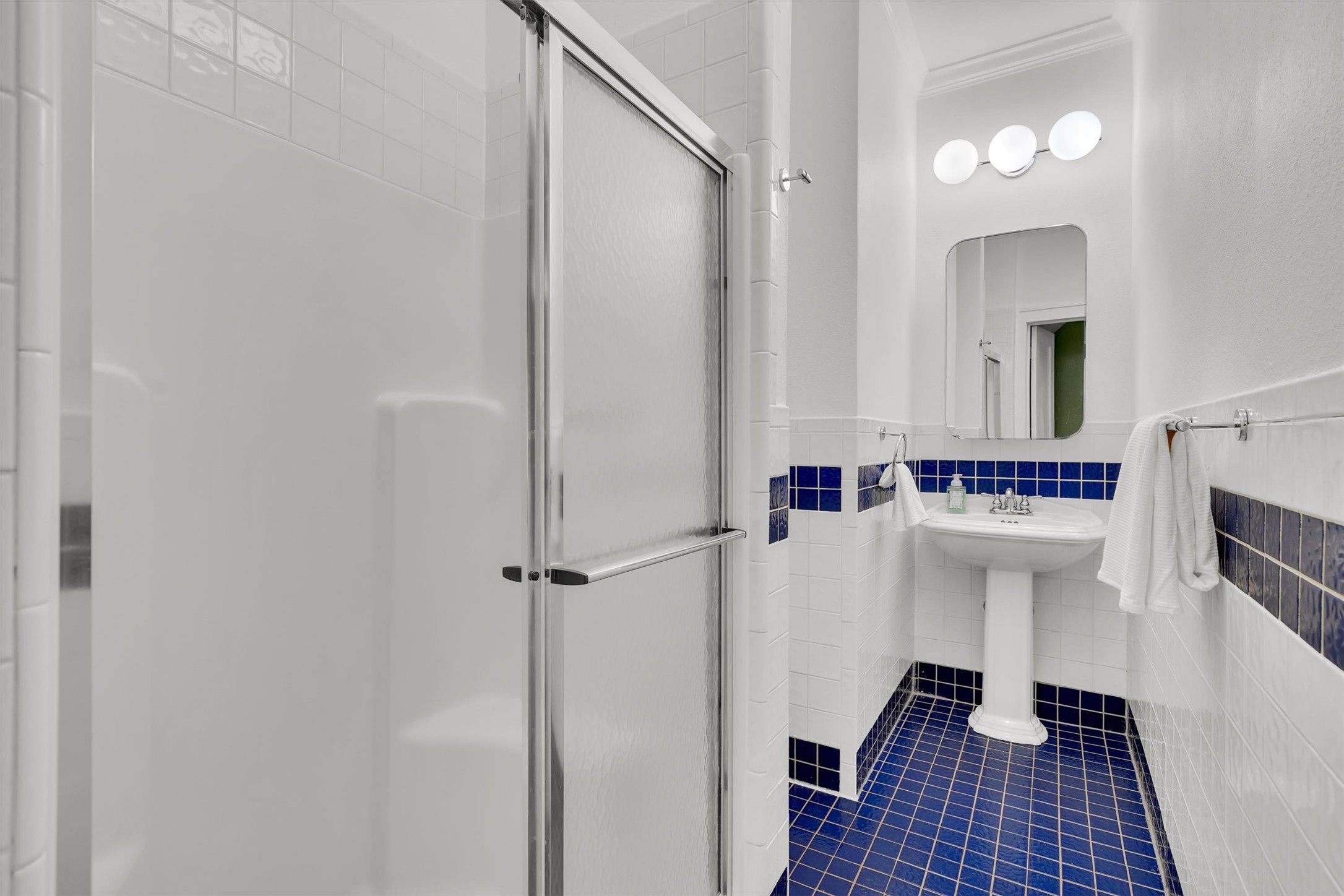 1151 N Winnetka Avenue