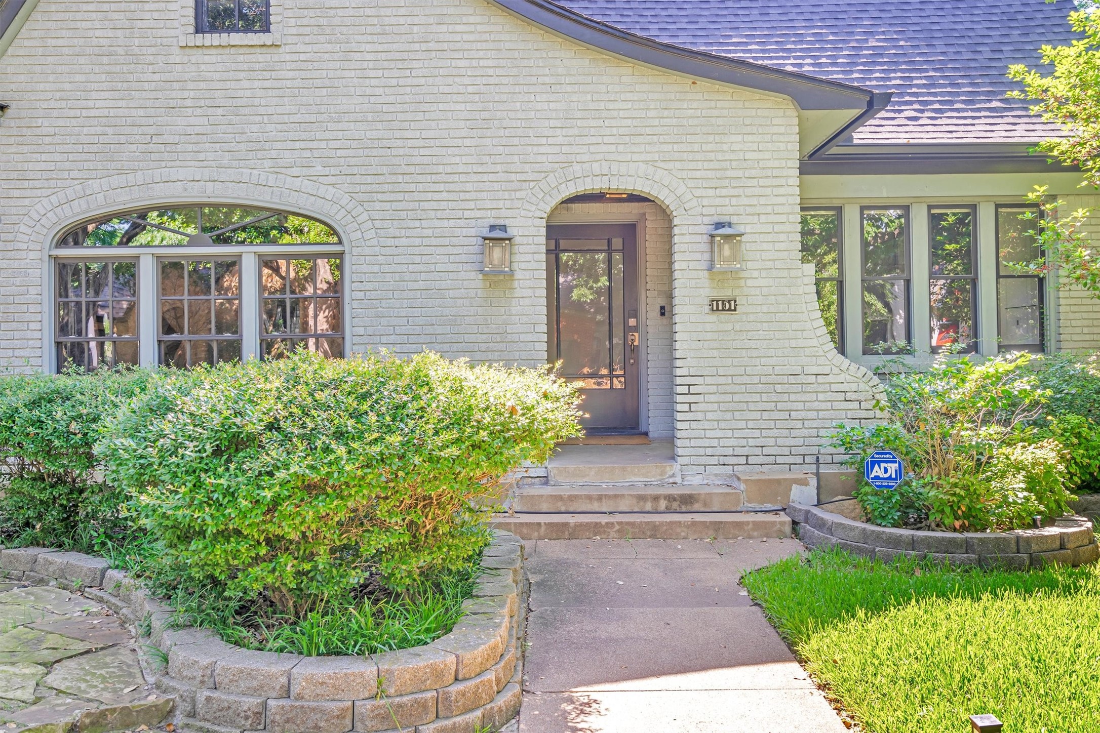 1151 N Winnetka Avenue