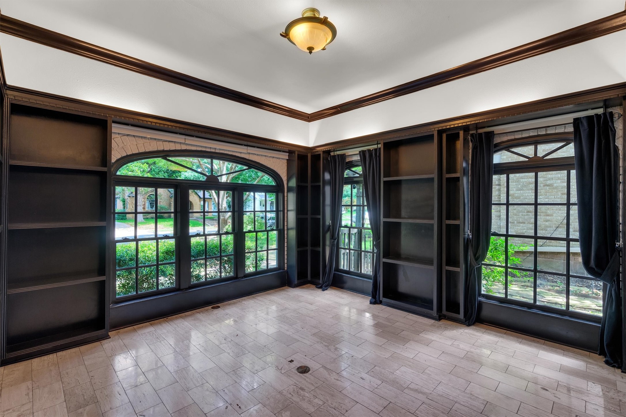 1151 N Winnetka Avenue