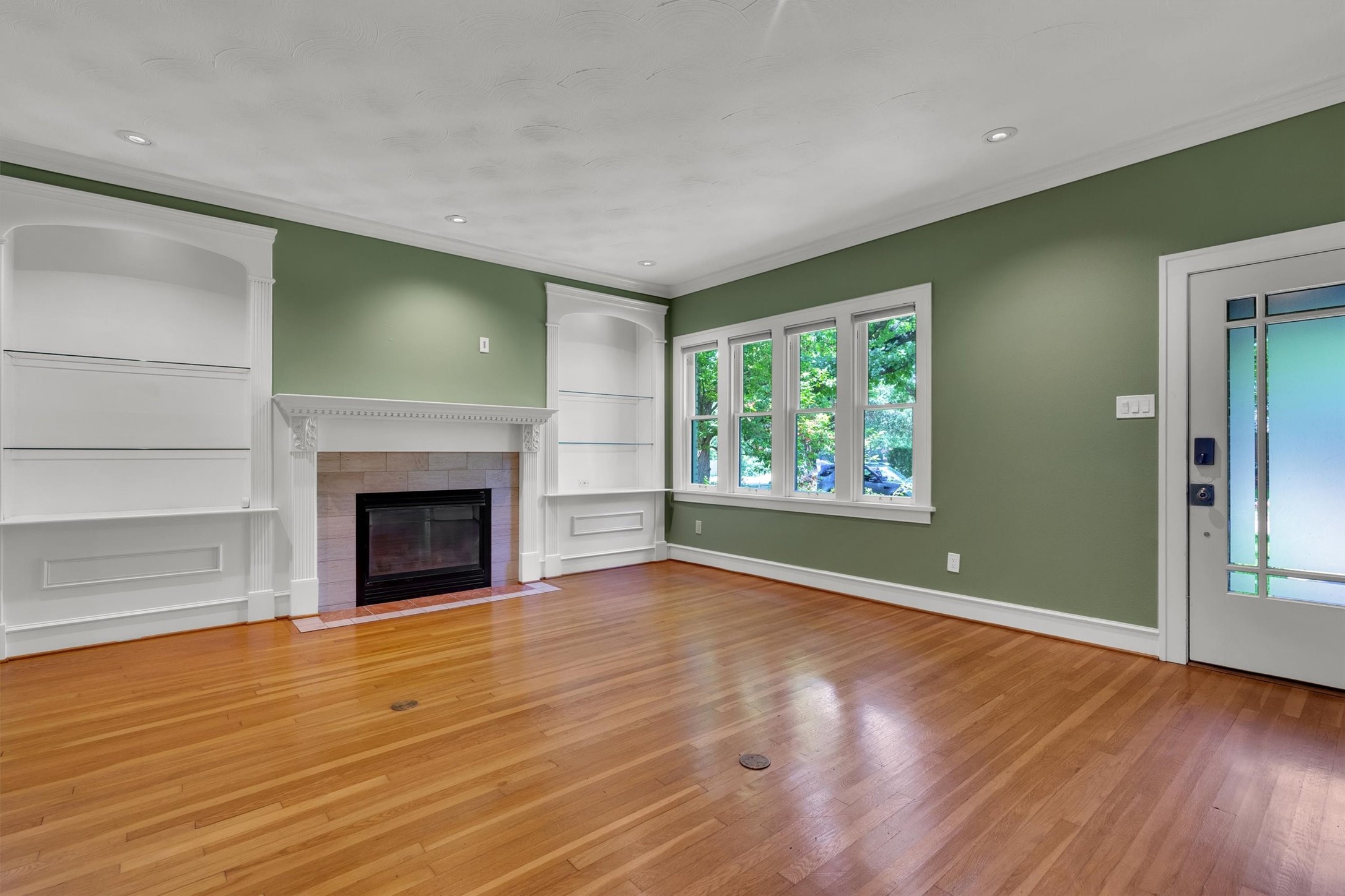 1151 N Winnetka Avenue