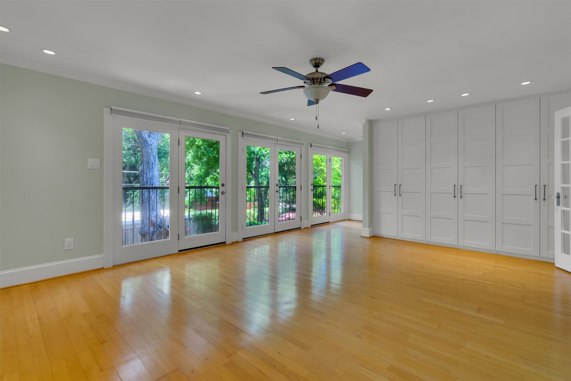 1151 N Winnetka Avenue