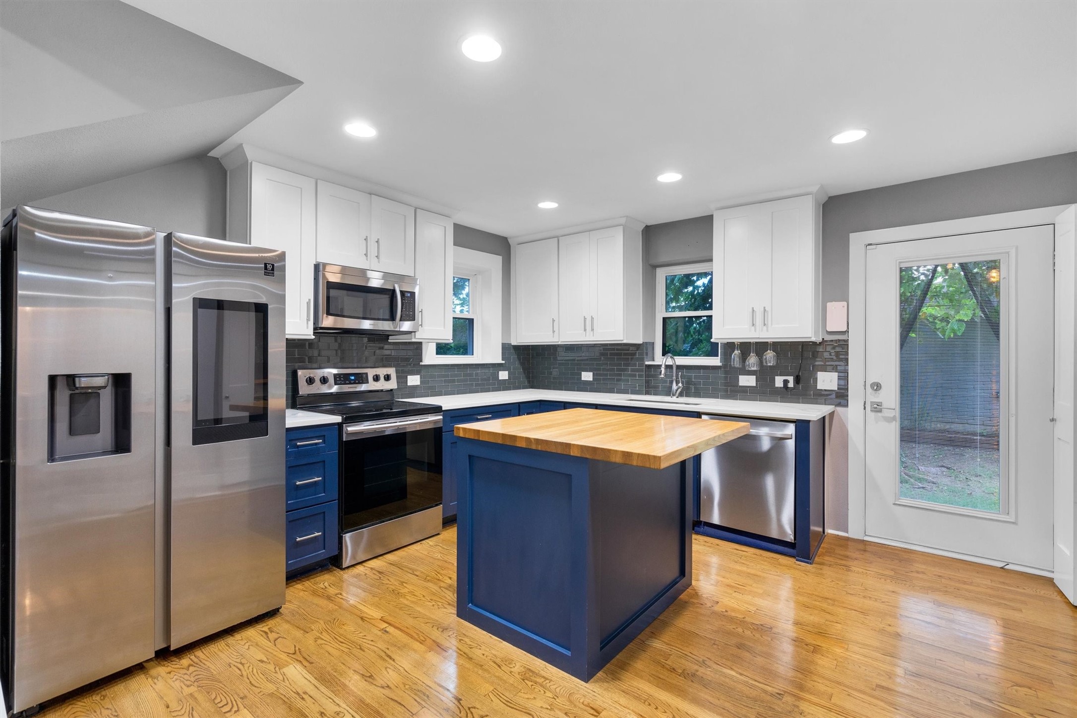 2719 W 12th Street