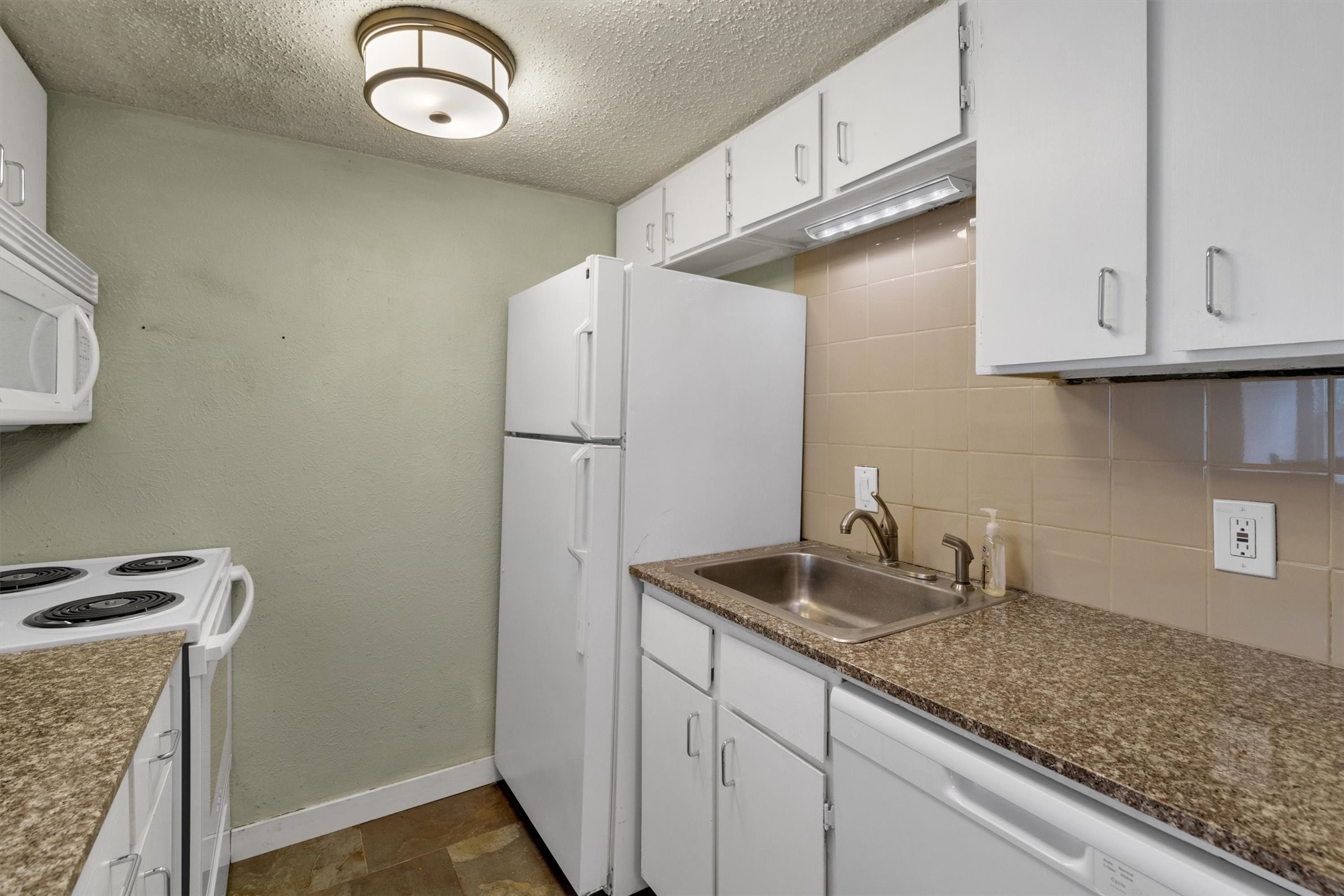 3827 Gilbert Avenue 203