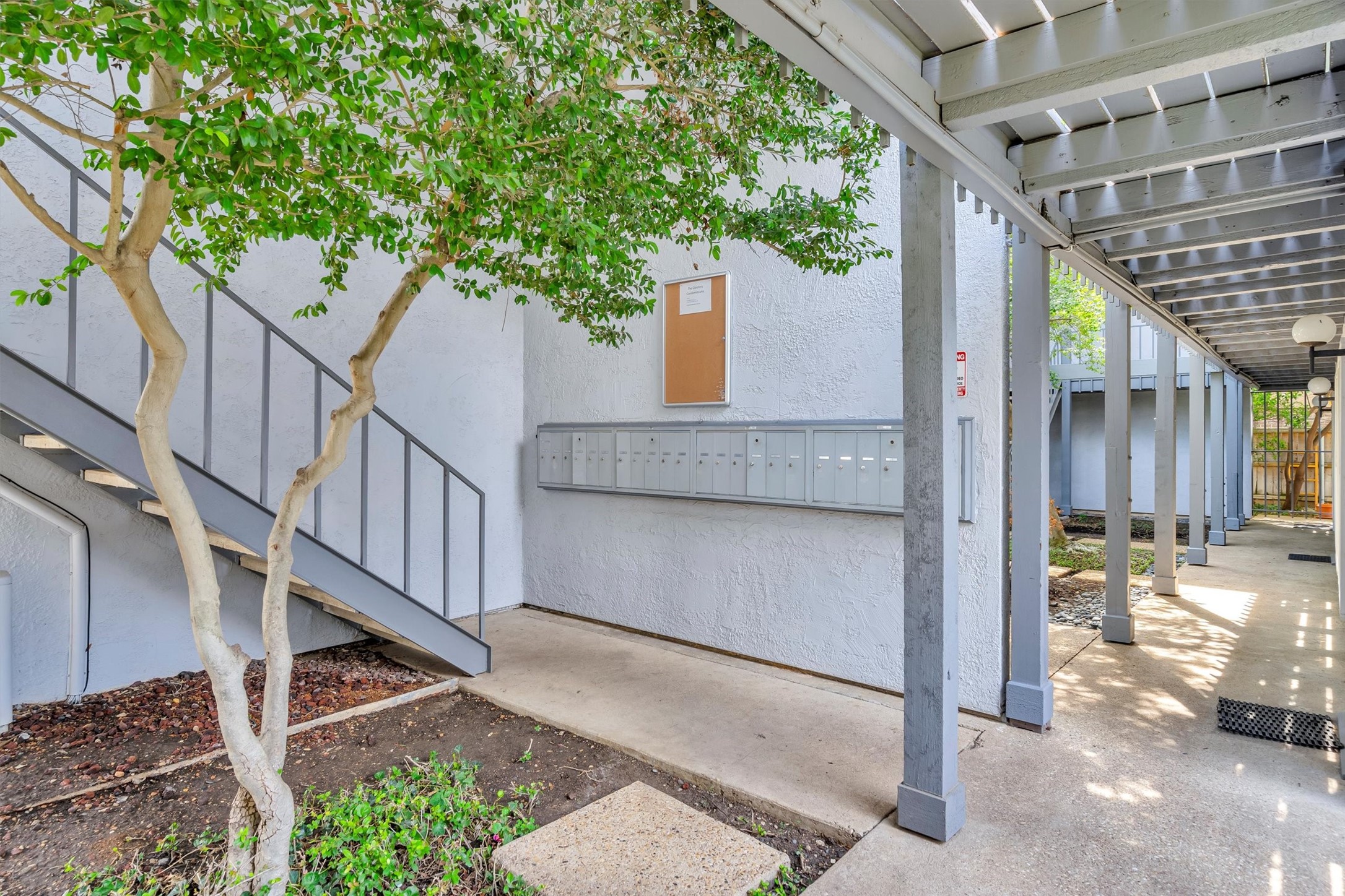 3827 Gilbert Avenue 203