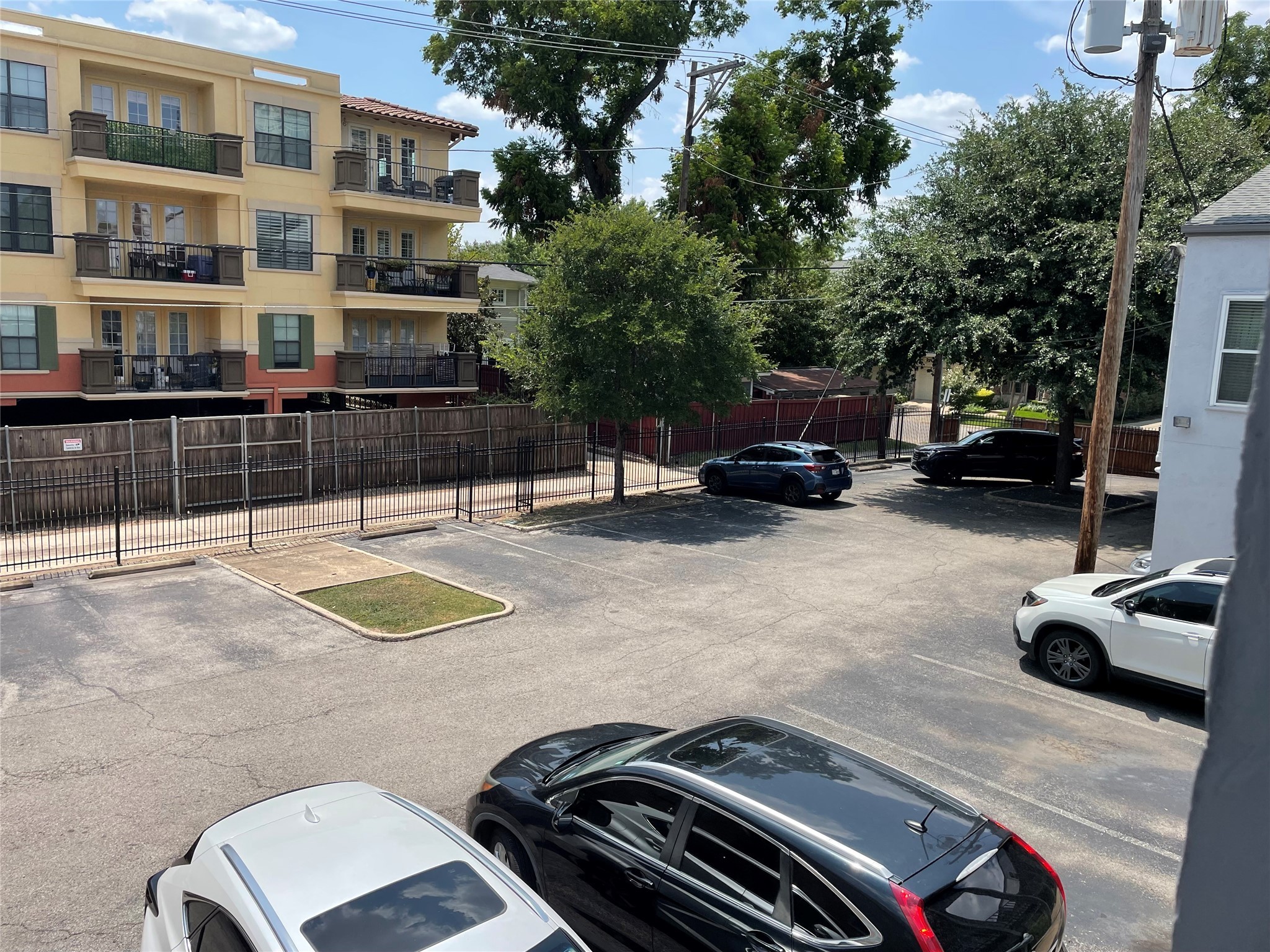 3827 Gilbert Avenue 203