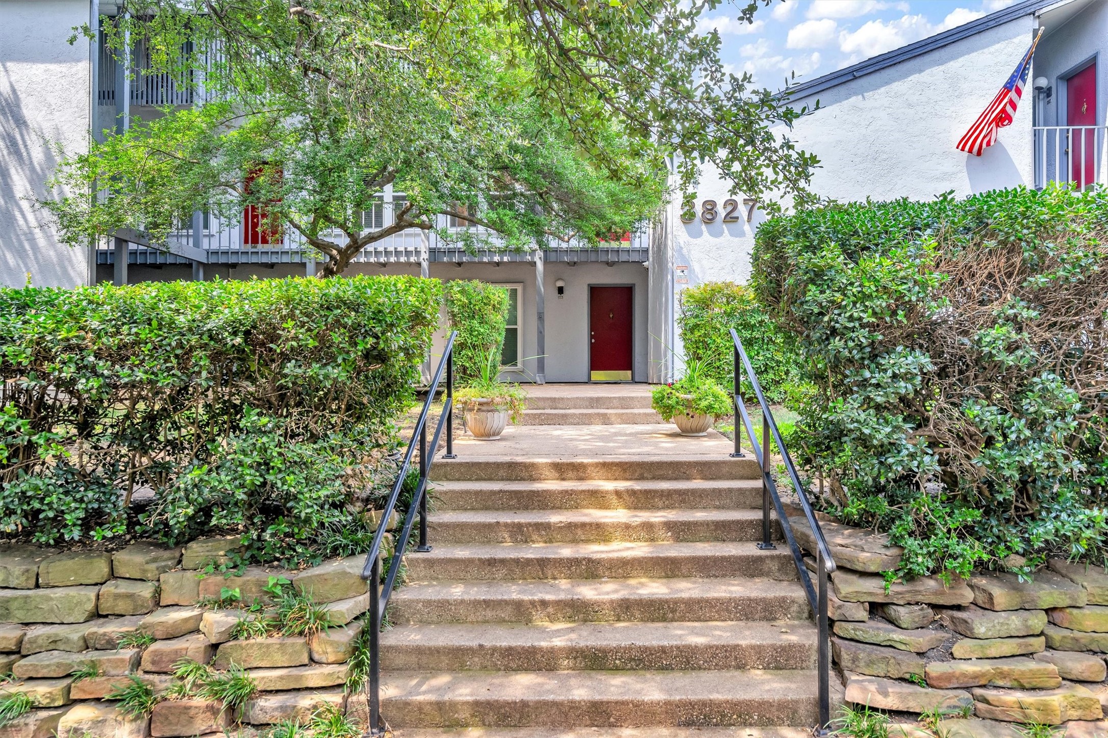 3827 Gilbert Avenue 203