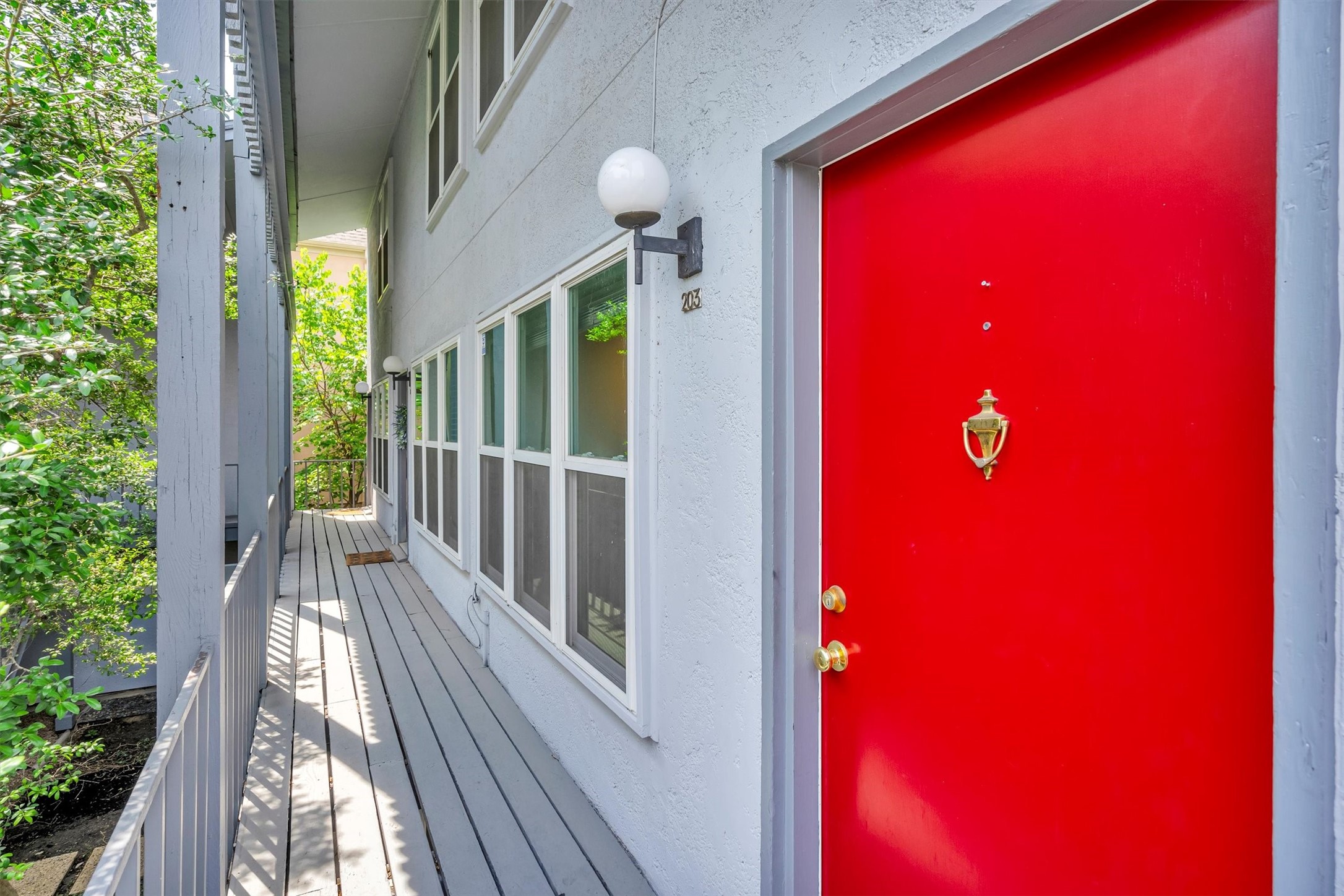 3827 Gilbert Avenue 203