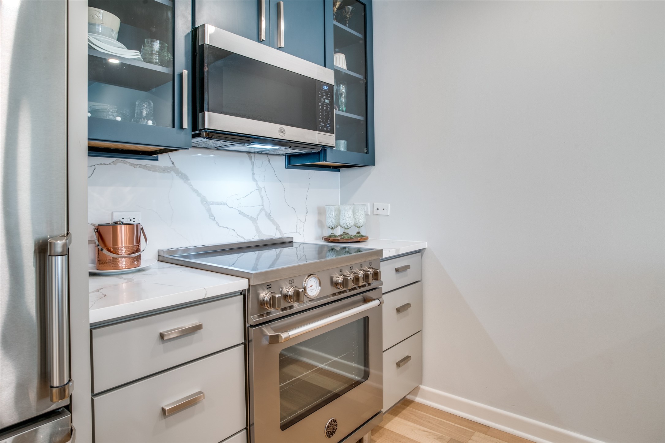 1200 Main Street 908