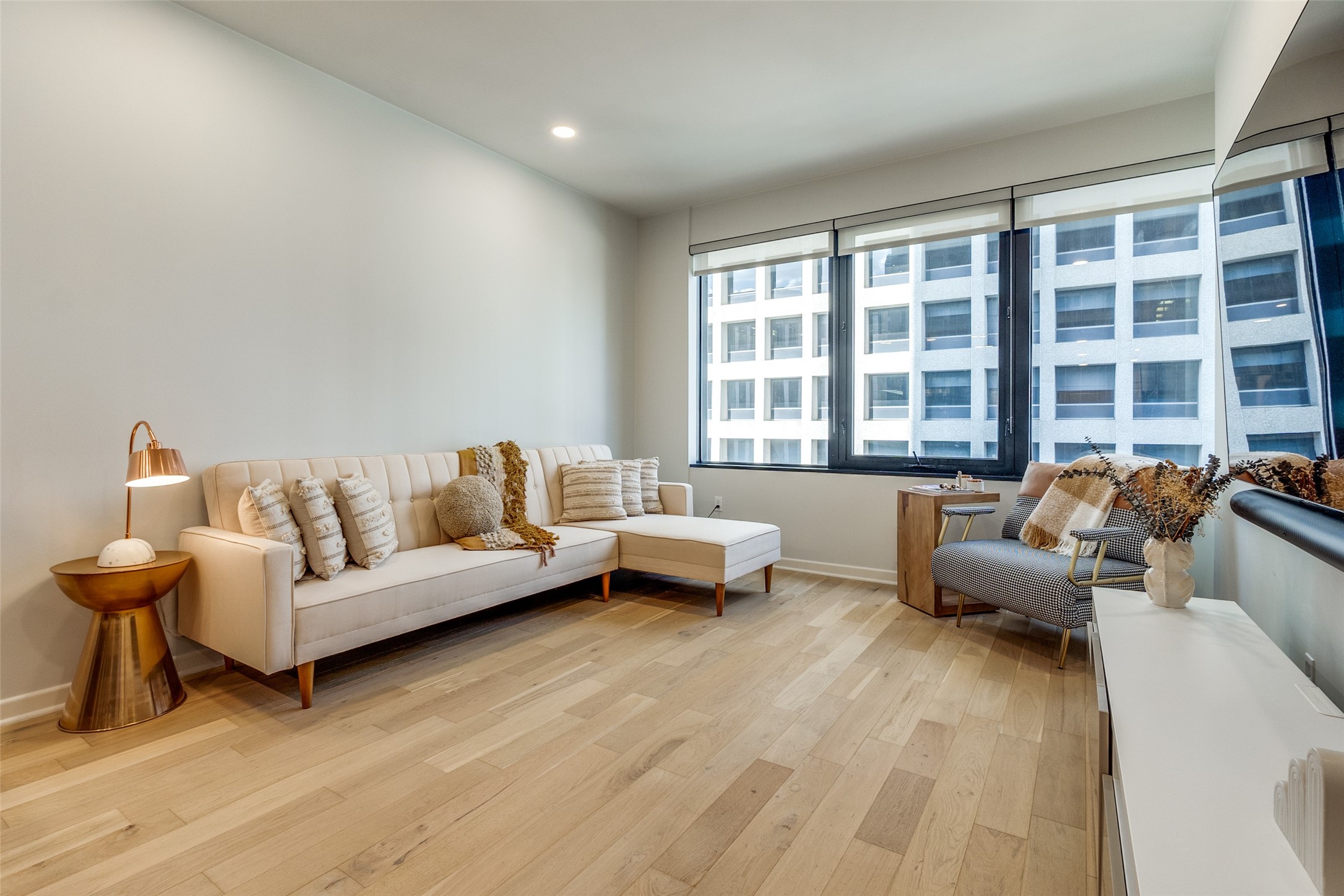 1200 Main Street 908