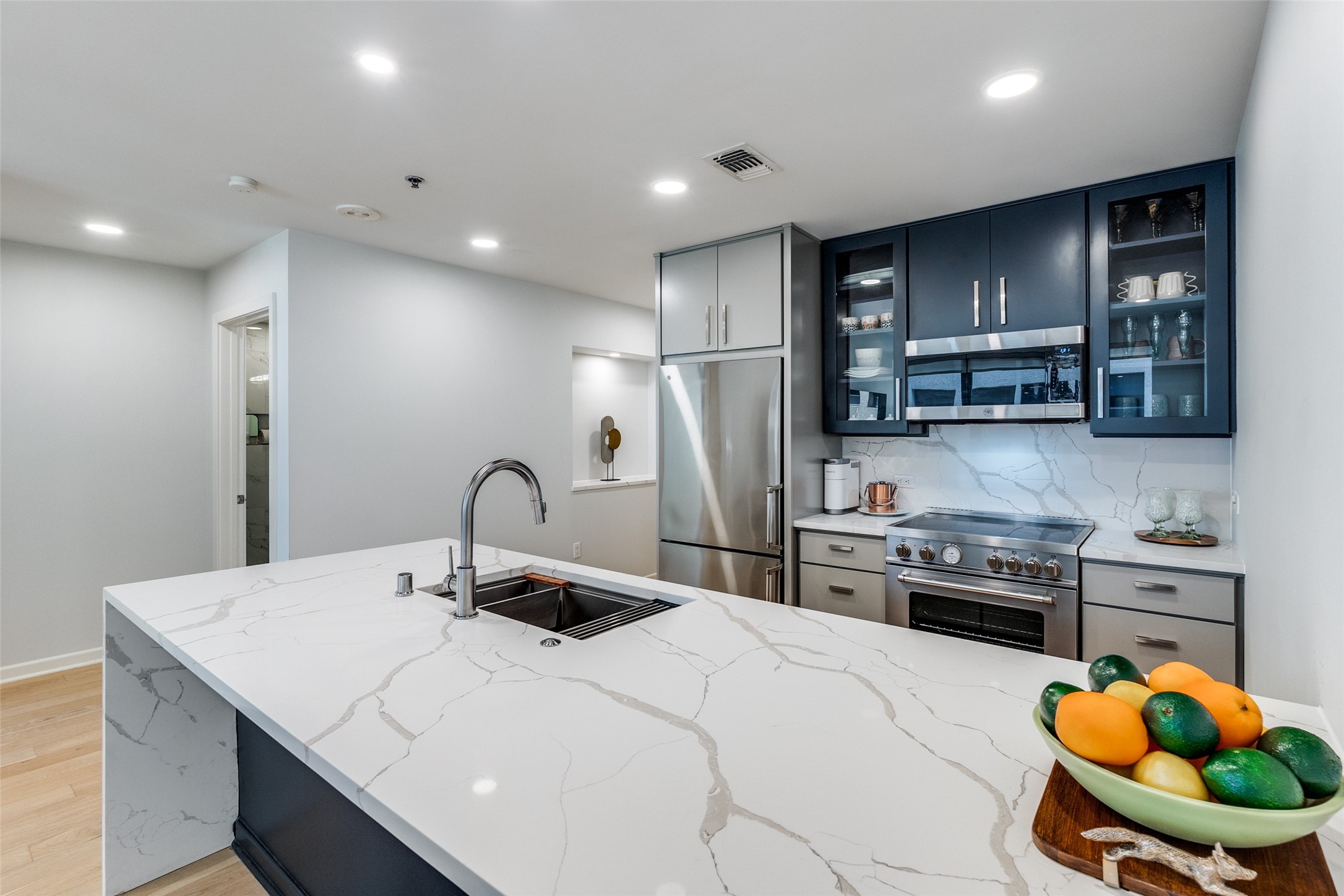 1200 Main Street 908