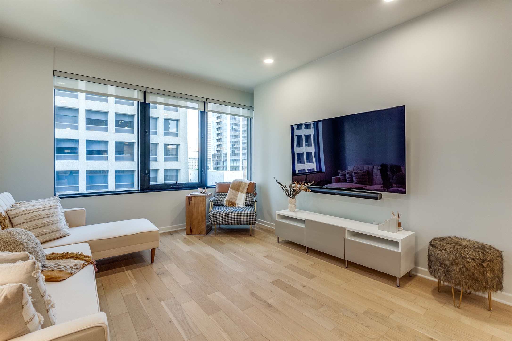1200 Main Street 908