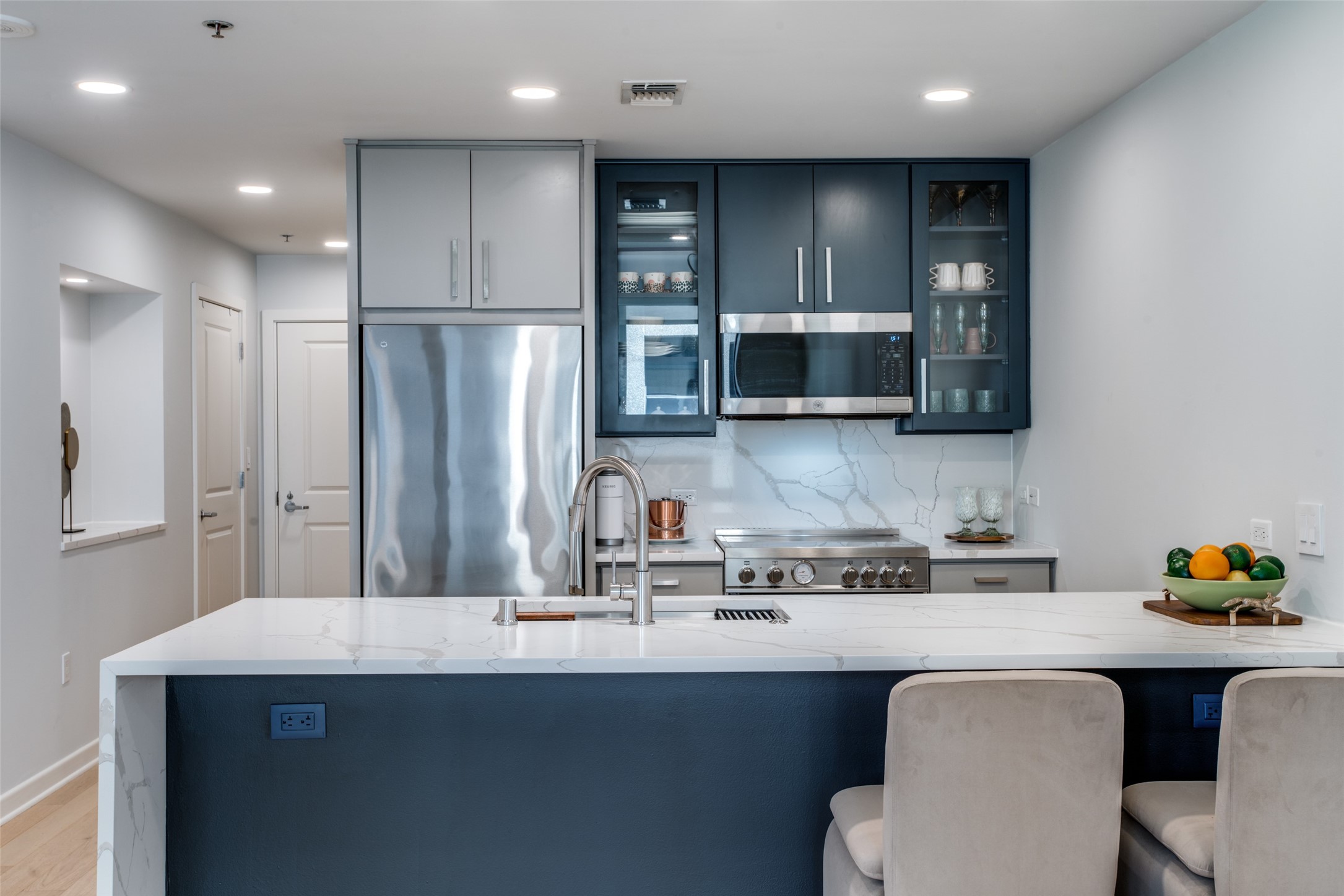 1200 Main Street 908