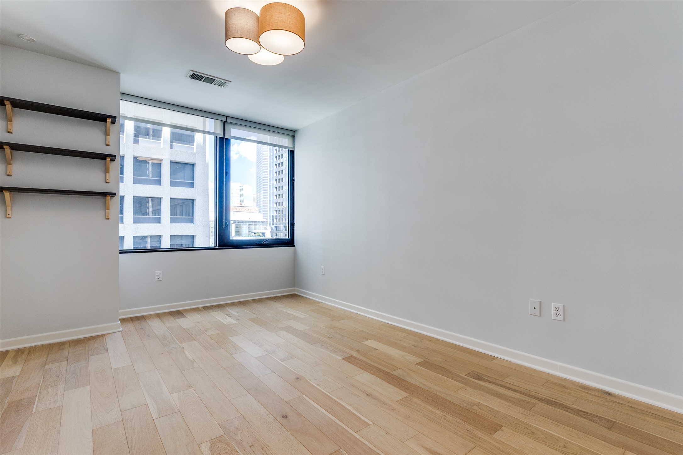 1200 Main Street 908