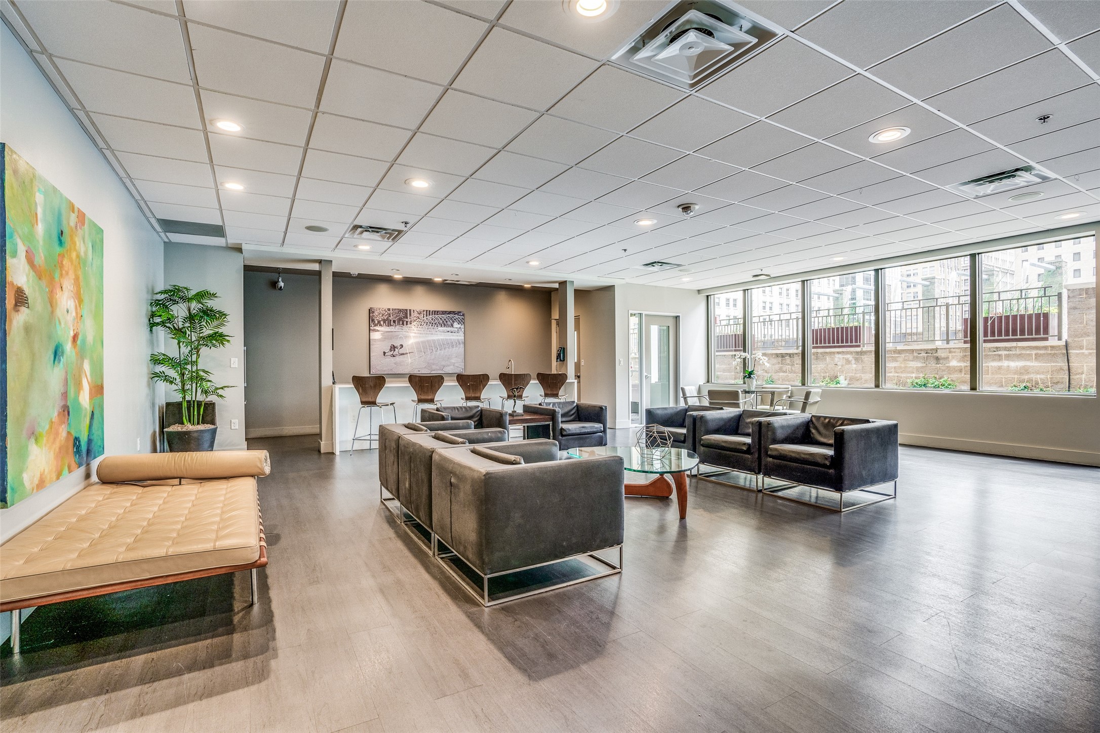 1200 Main Street 908