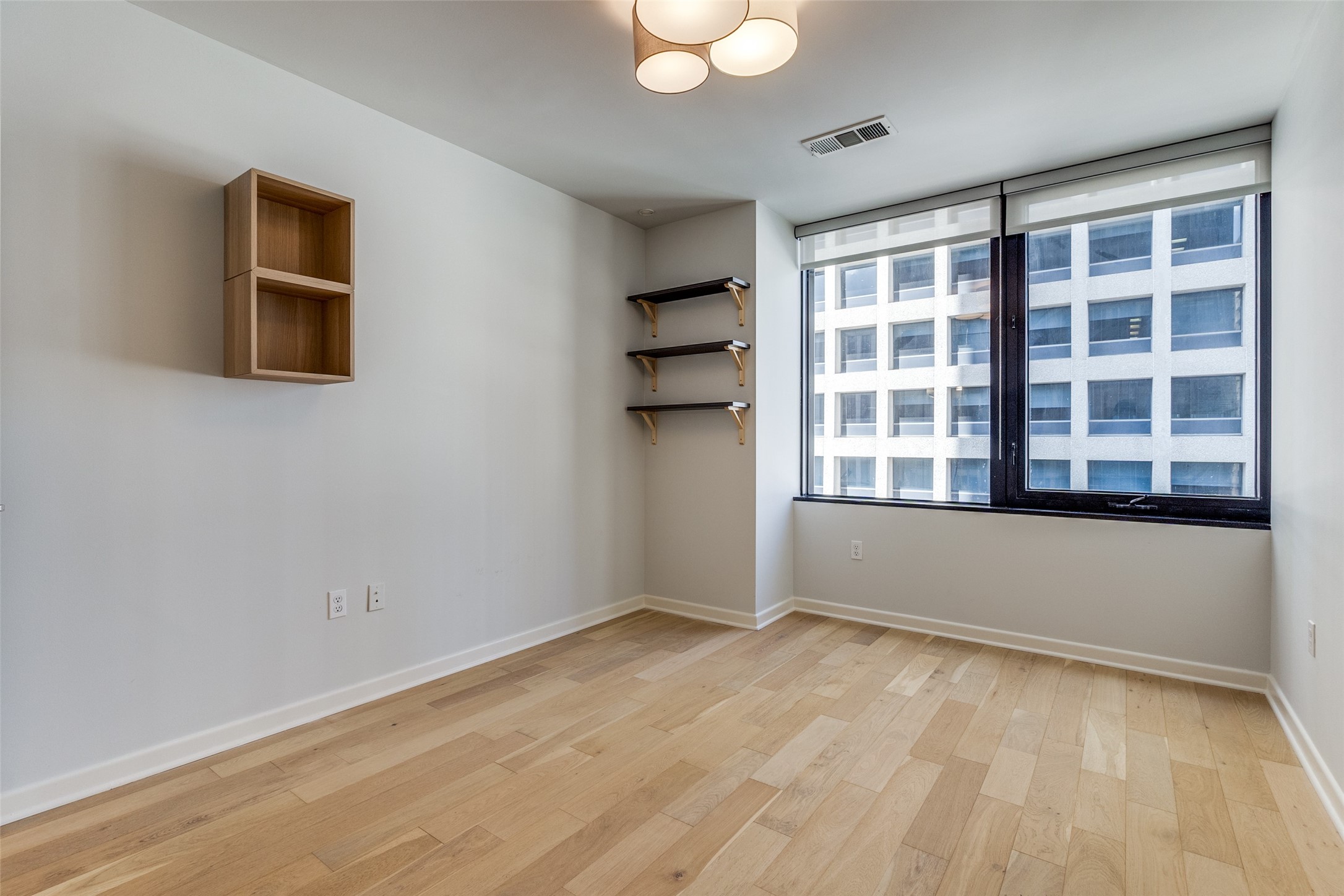 1200 Main Street 908