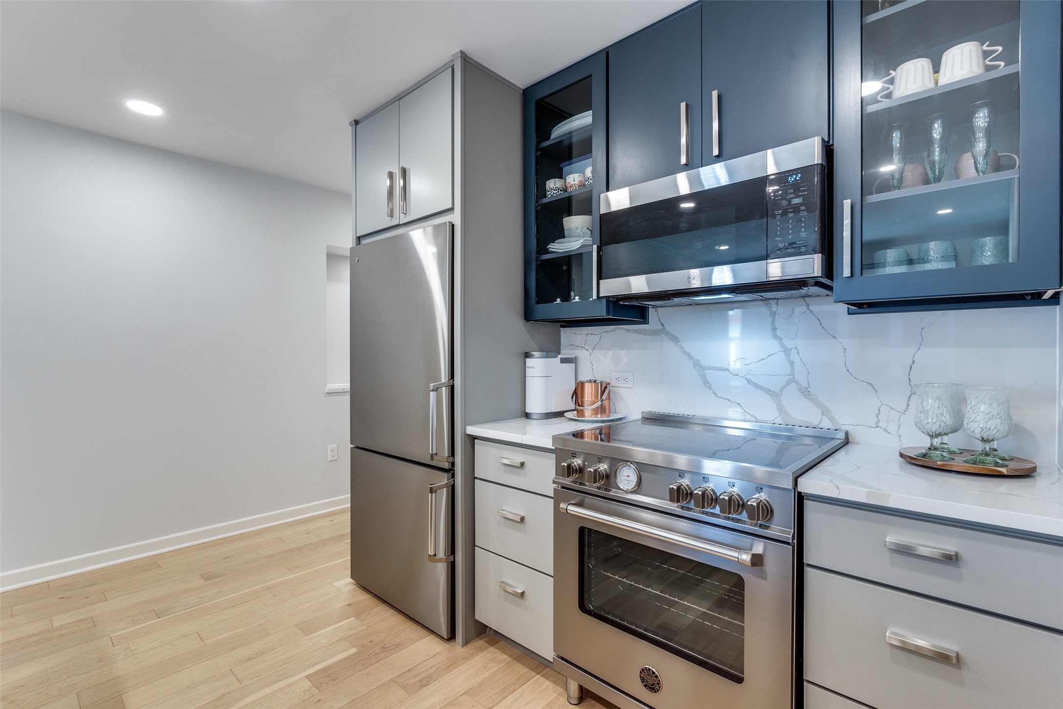 1200 Main Street 908