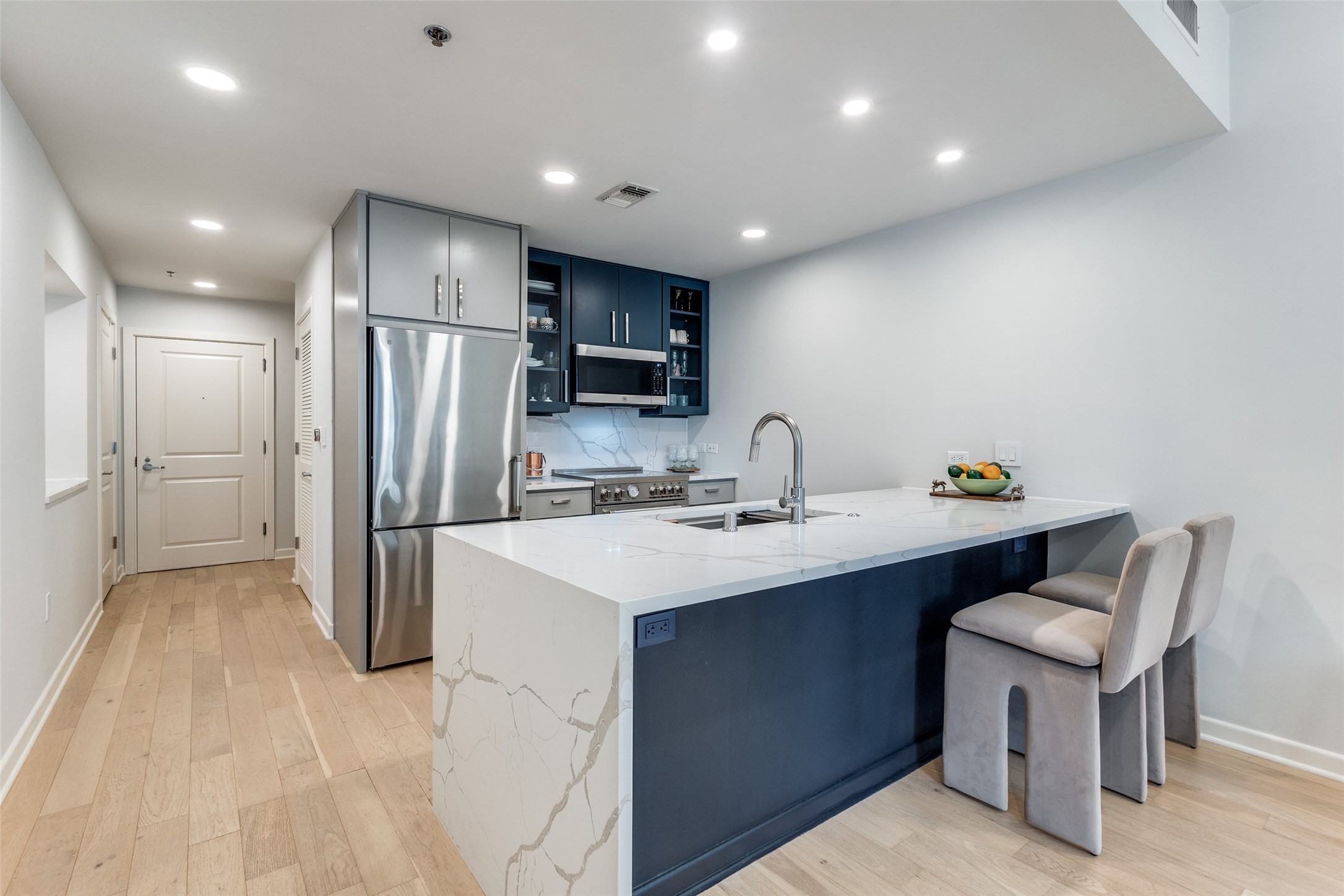 1200 Main Street 908