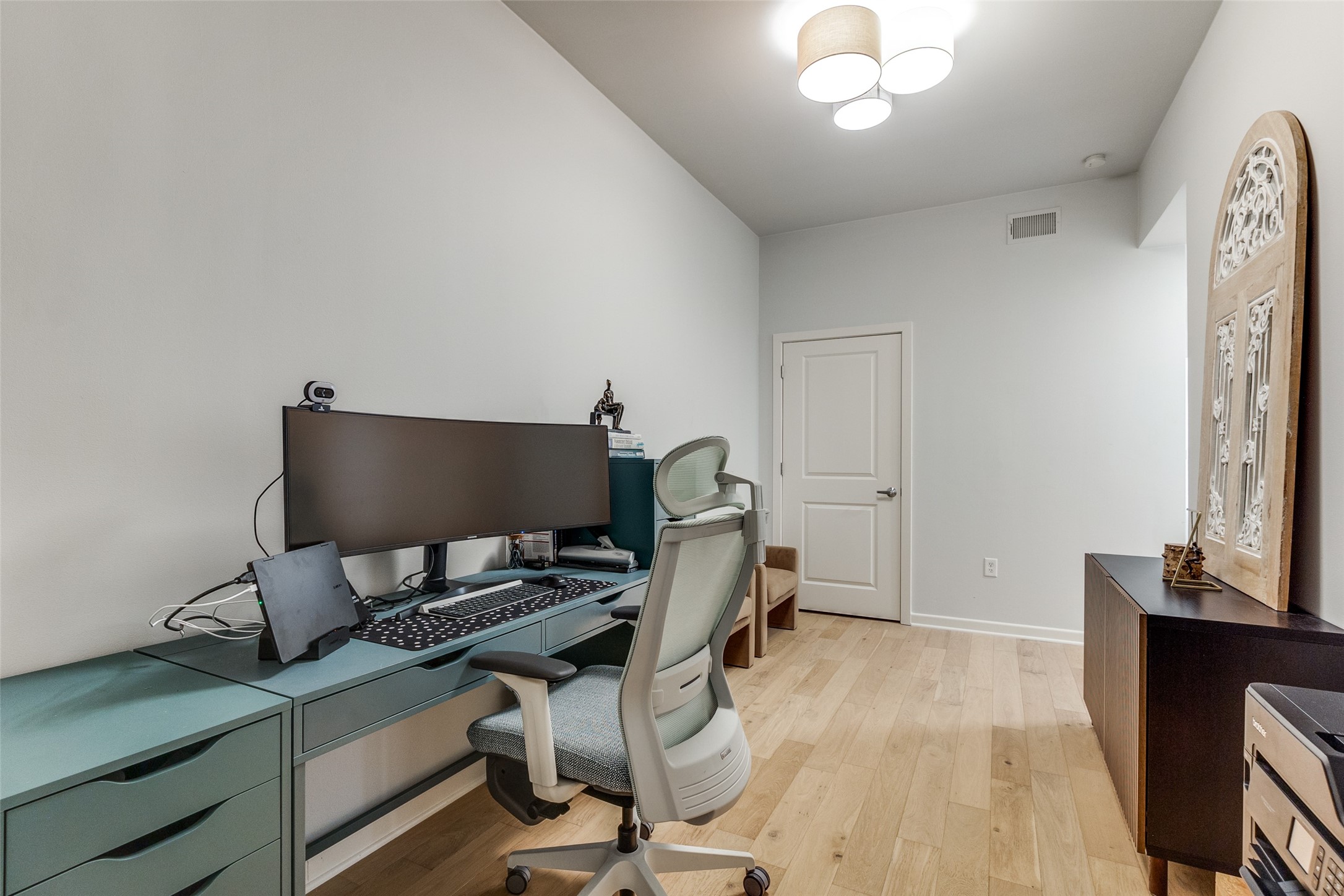 1200 Main Street 908