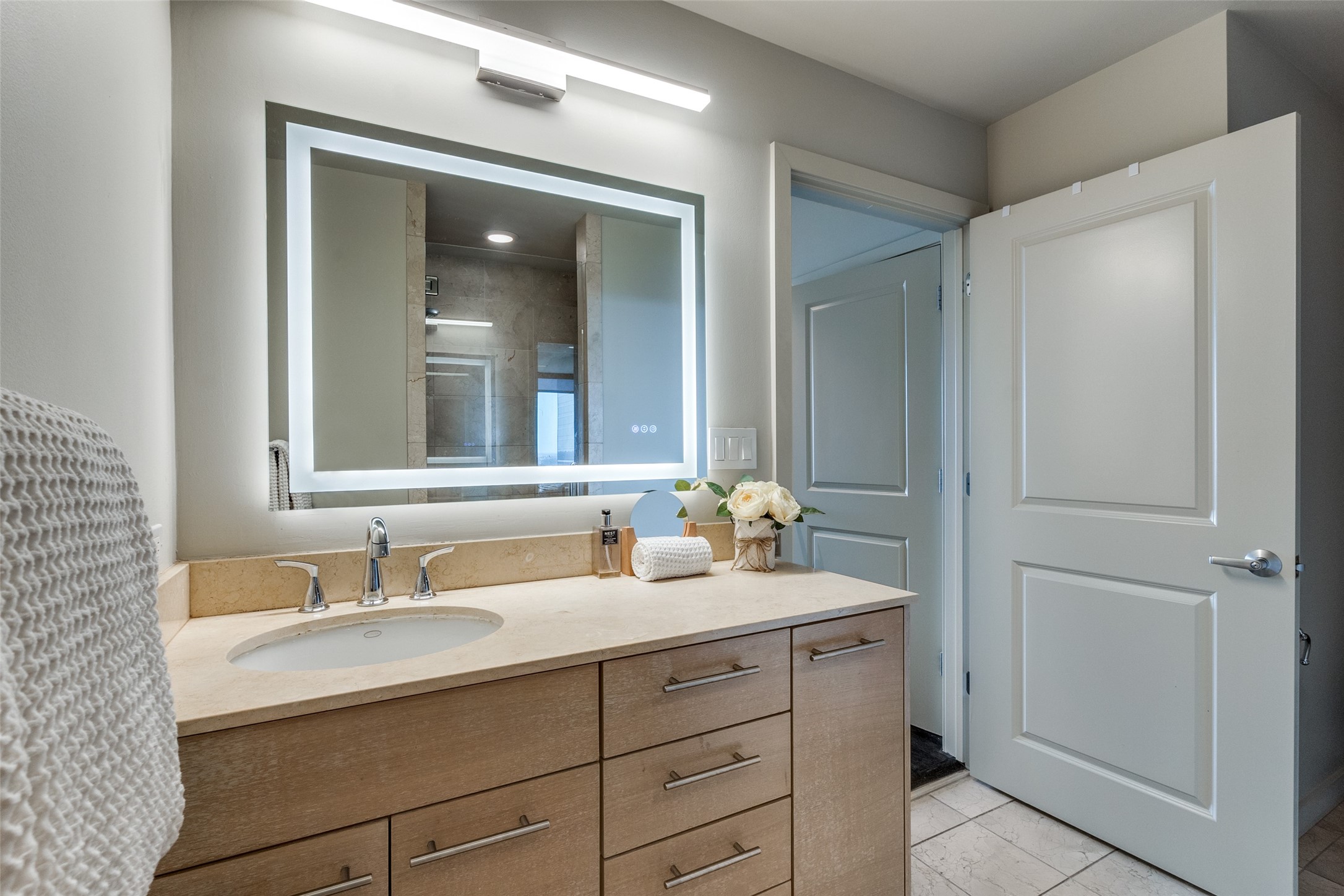 1200 Main Street 1704