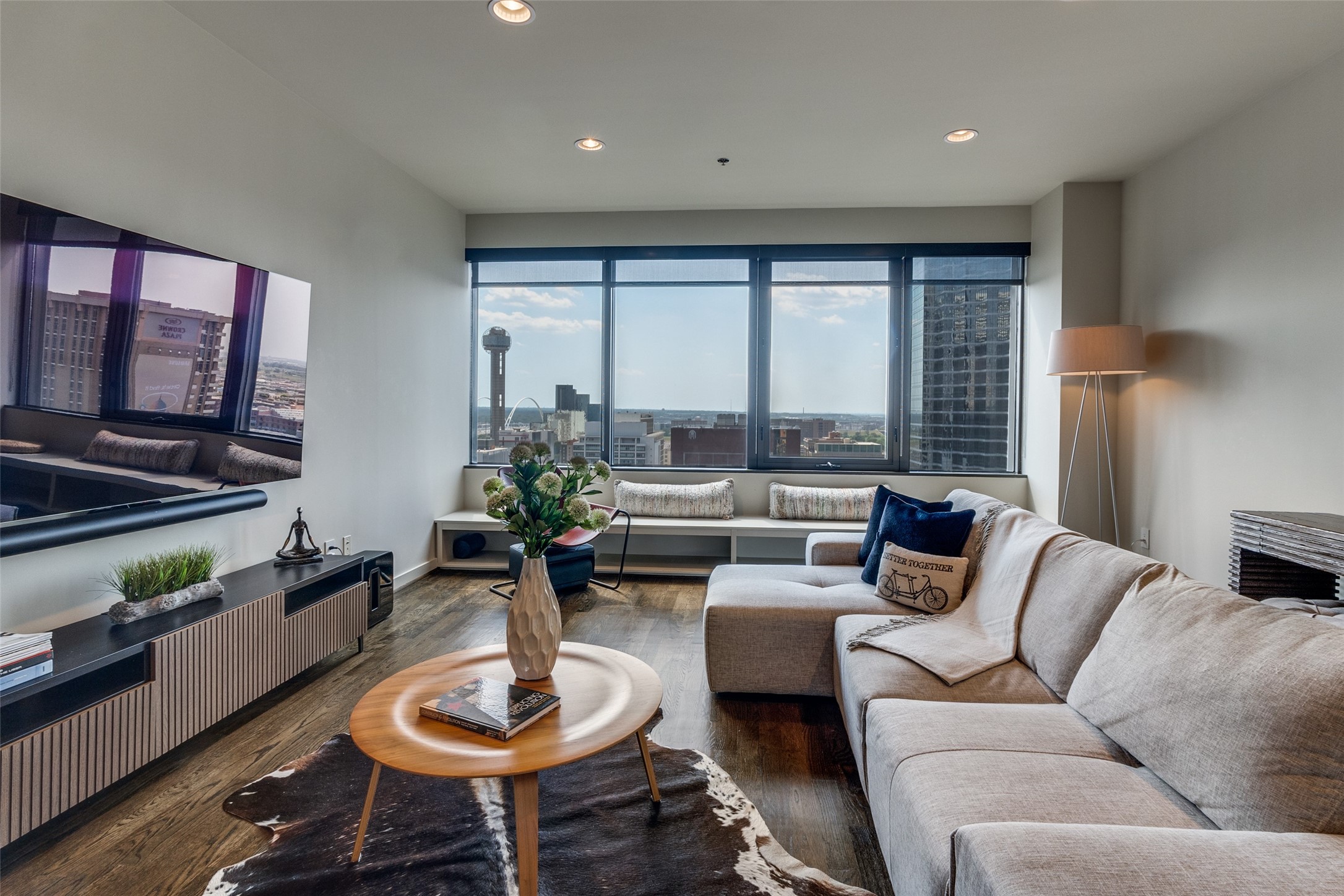 1200 Main Street 1704