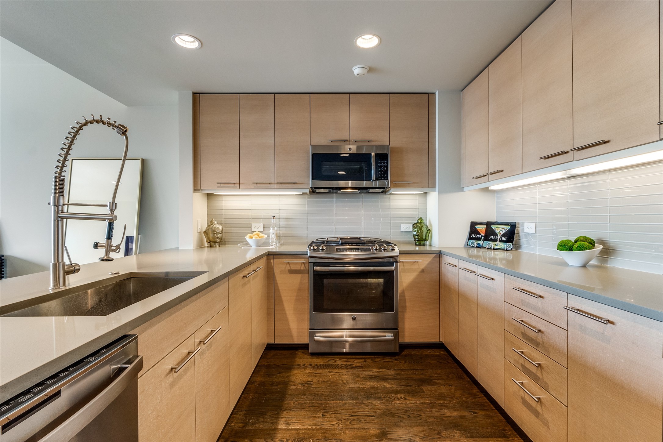 1200 Main Street 1704