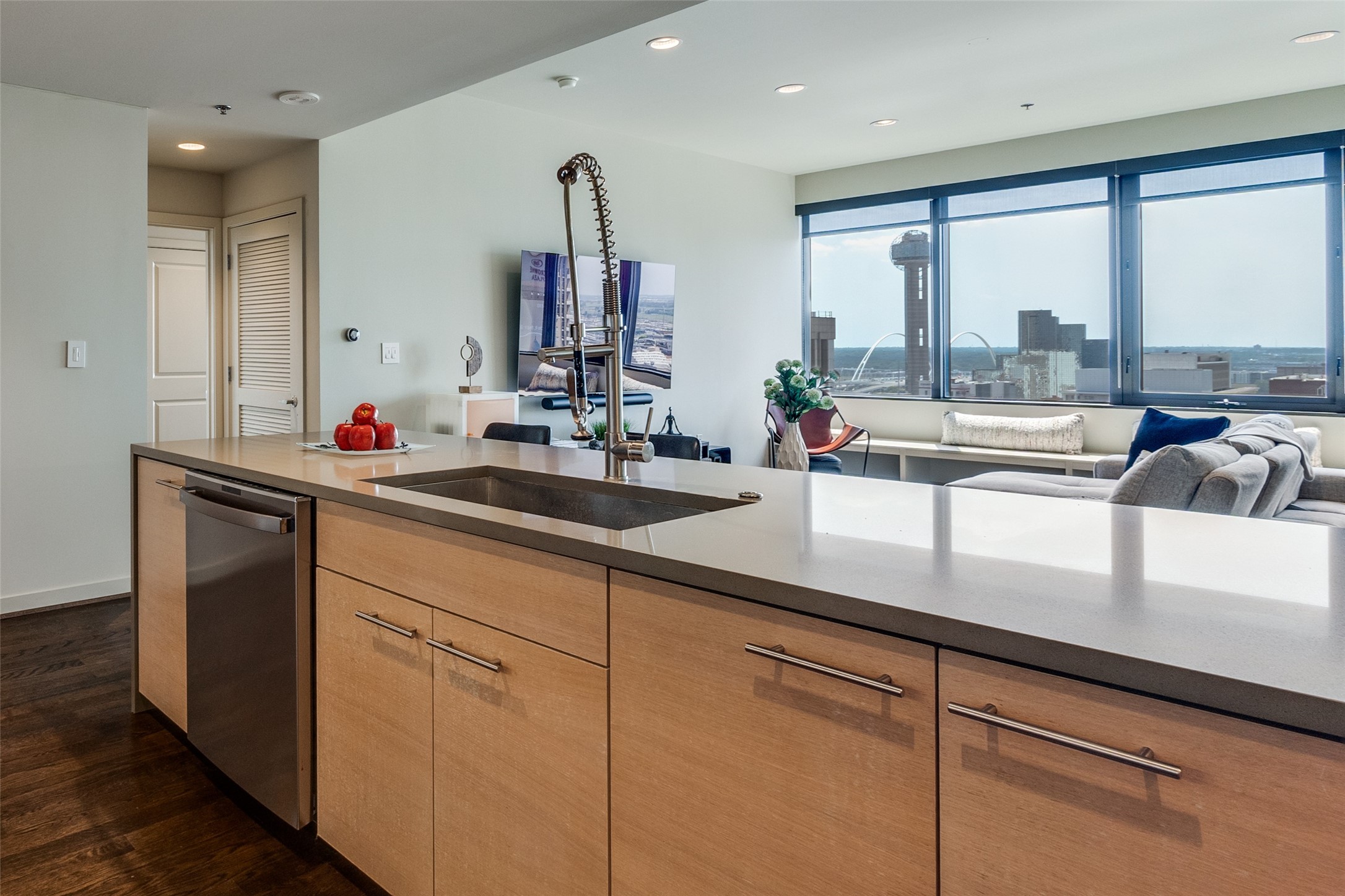 1200 Main Street 1704