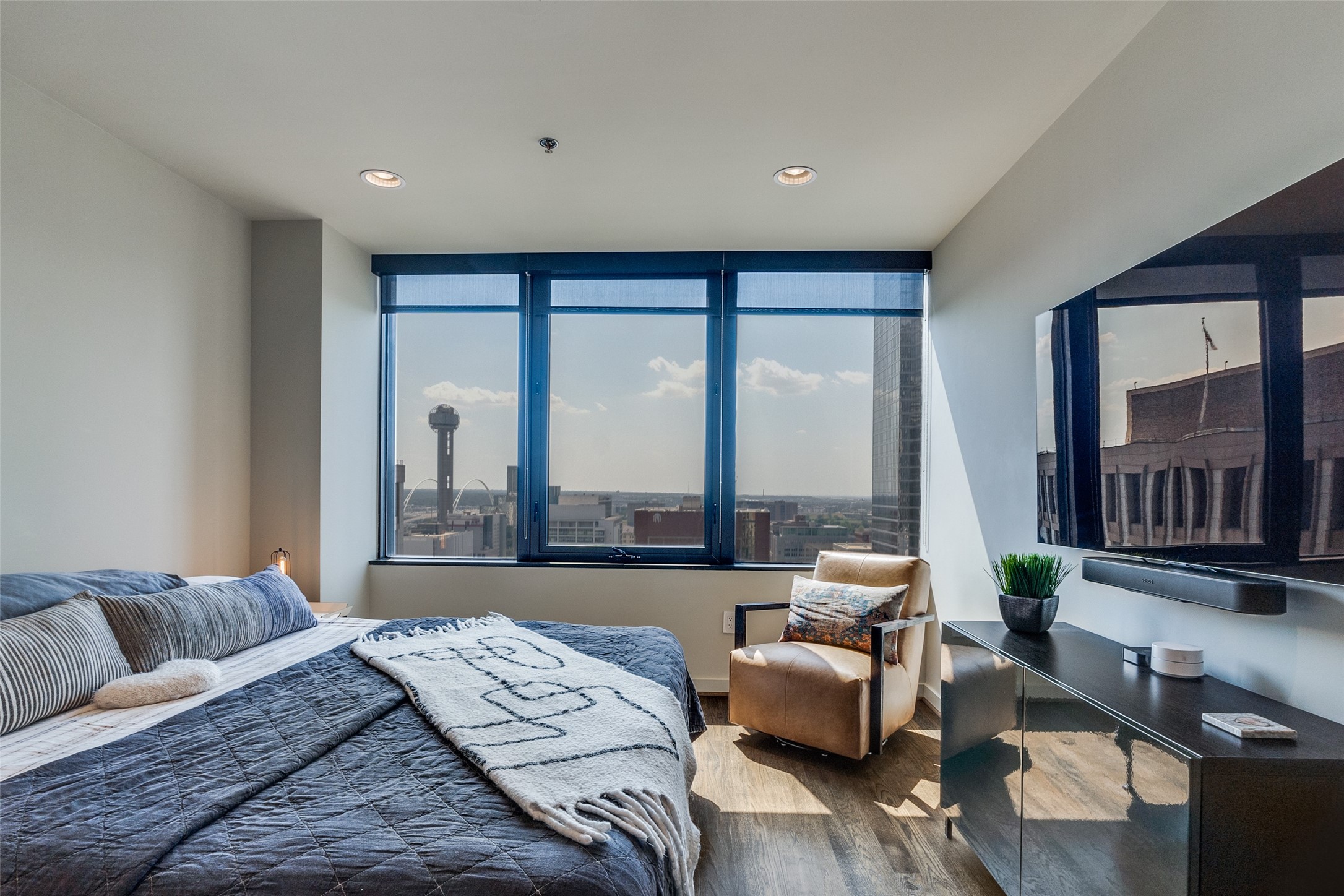 1200 Main Street 1704