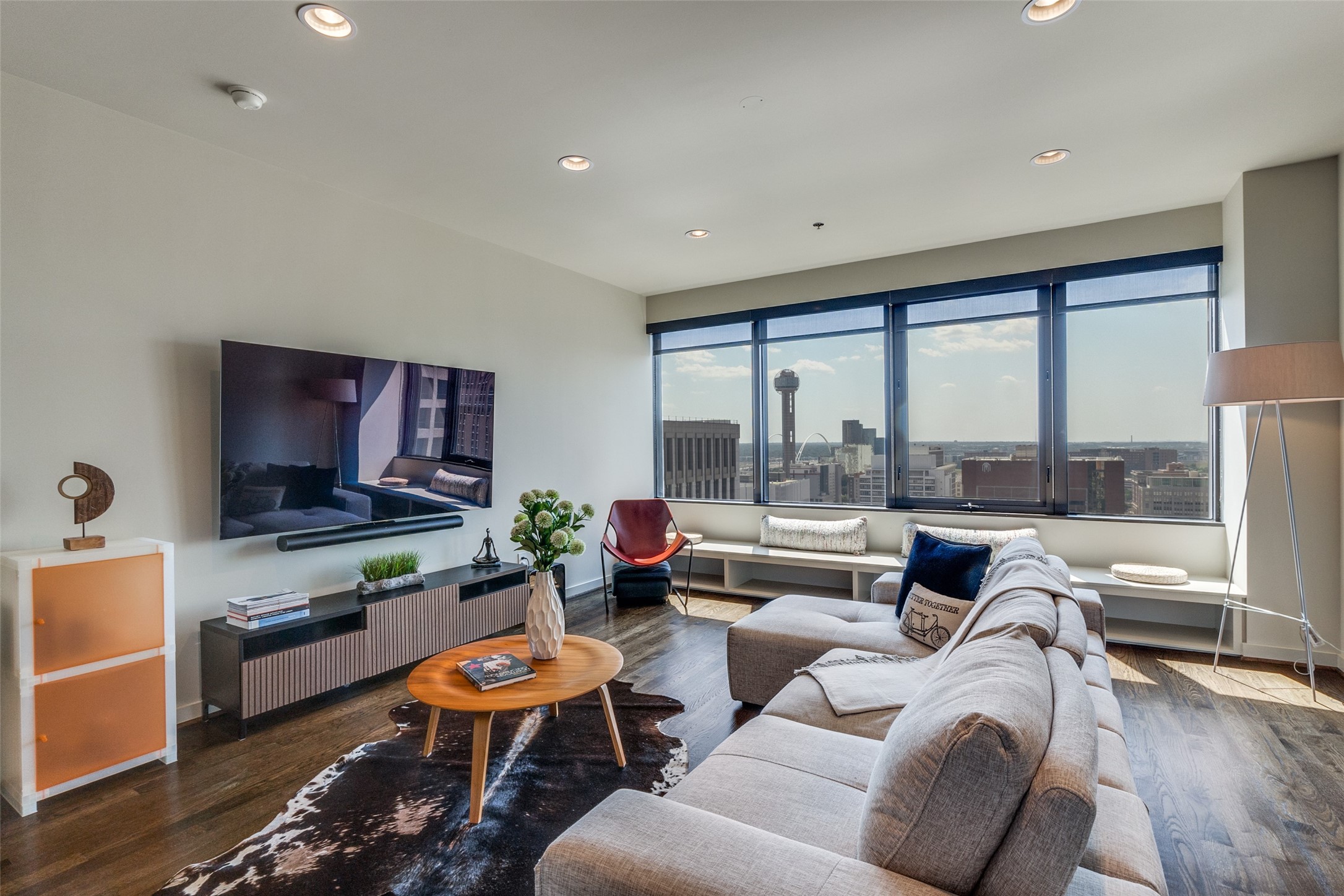 1200 Main Street 1704