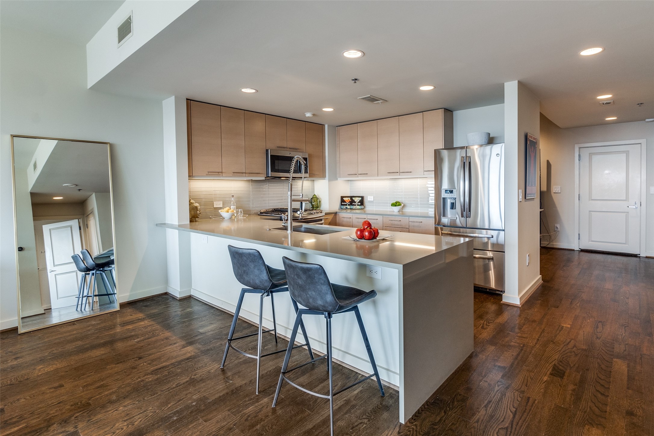 1200 Main Street 1704