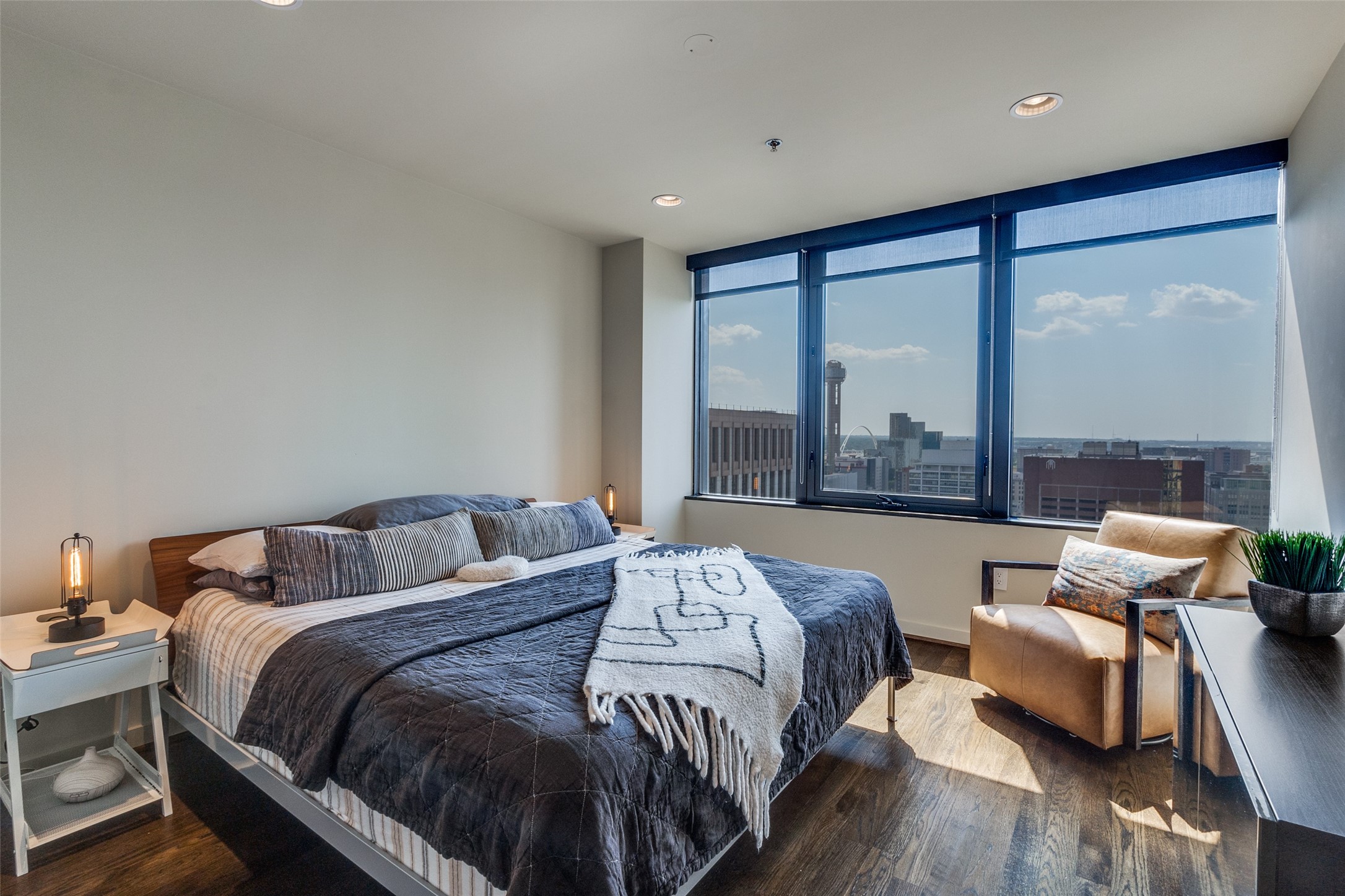 1200 Main Street 1704