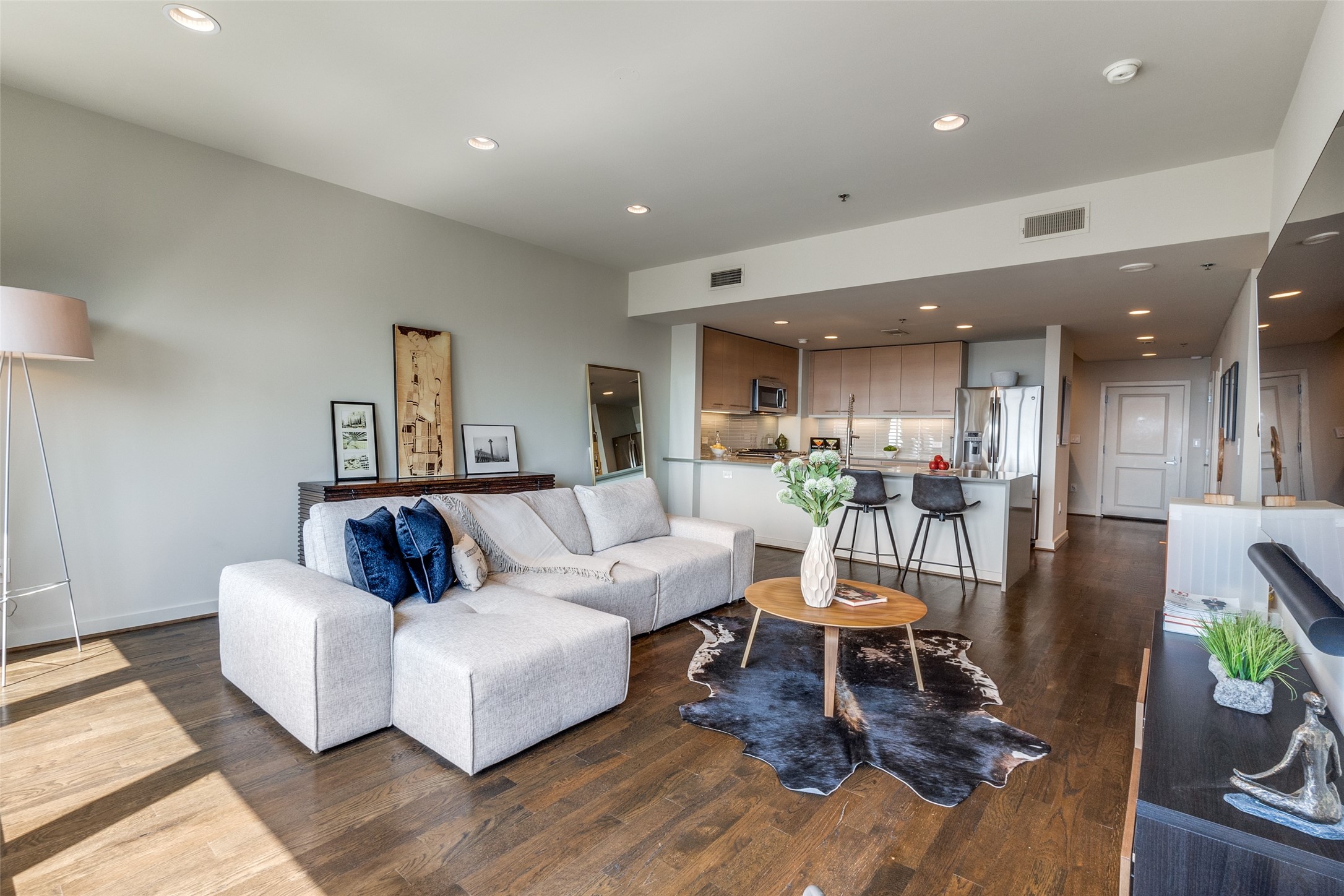 1200 Main Street 1704