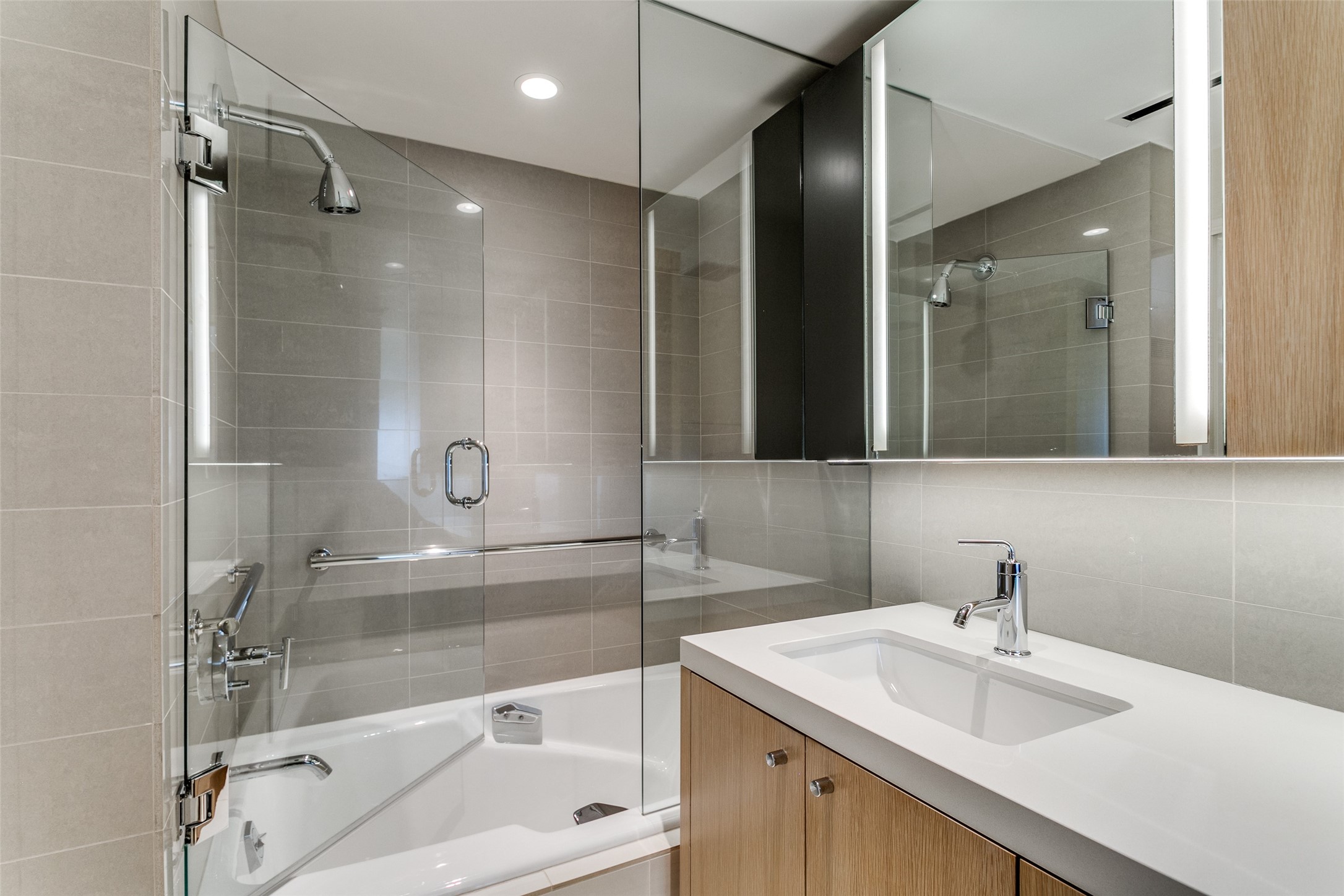 6211 W Northwest Highway 2607