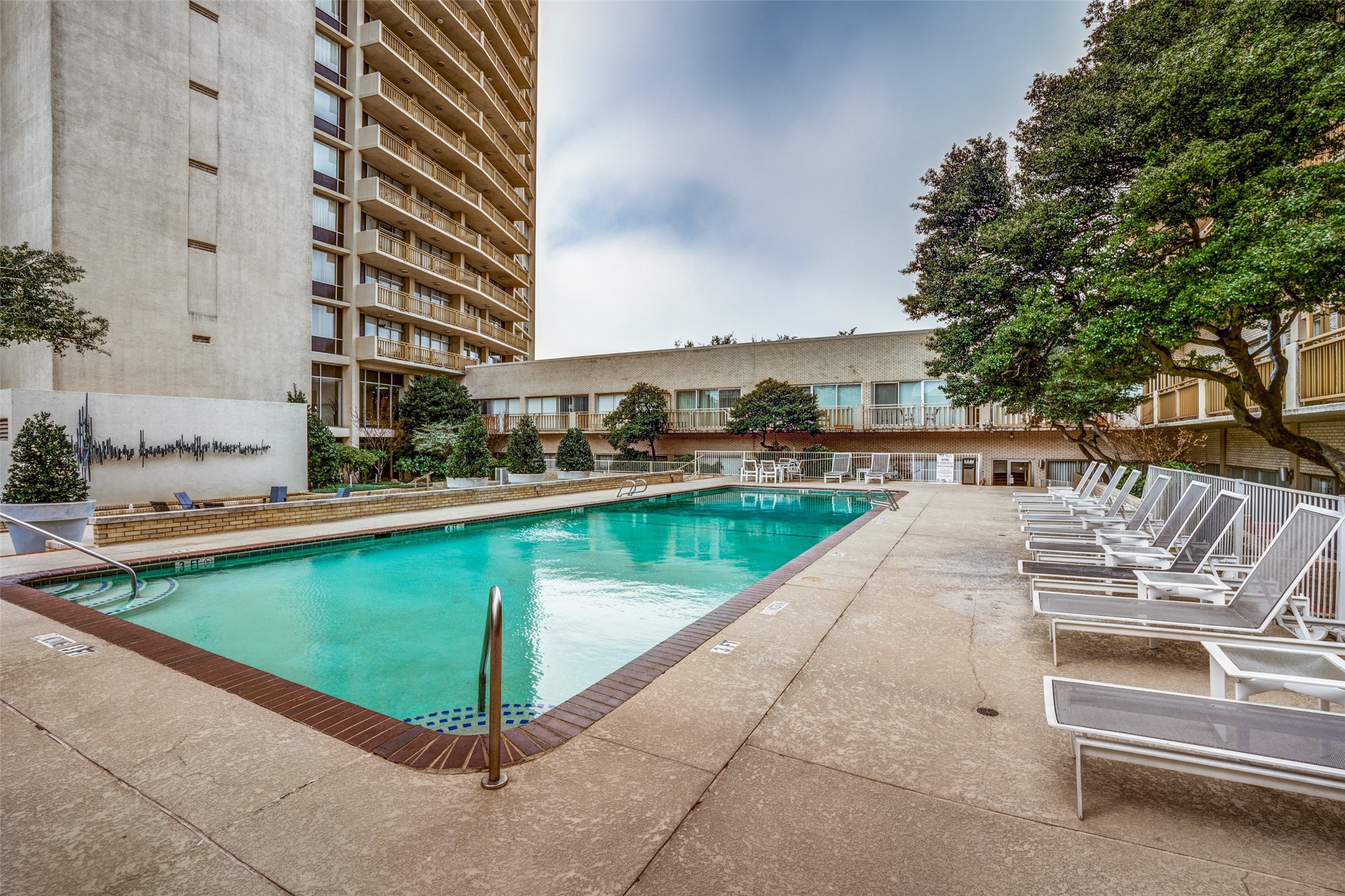 6211 W Northwest Highway 2607